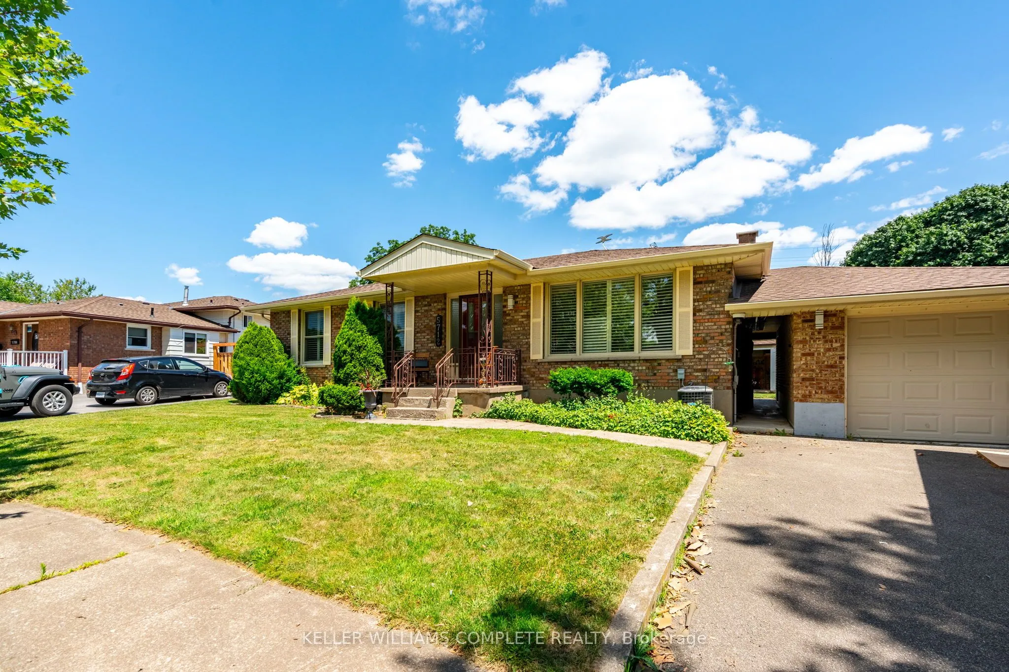 5712 Sunnylea Crescent