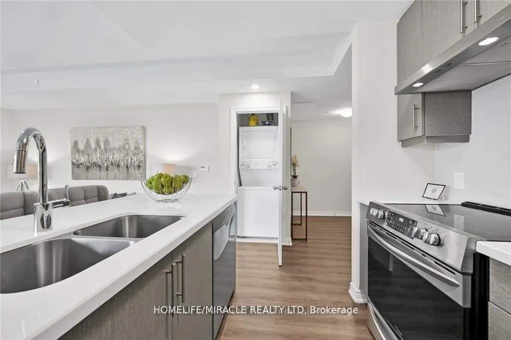 2750 King Street E, #213