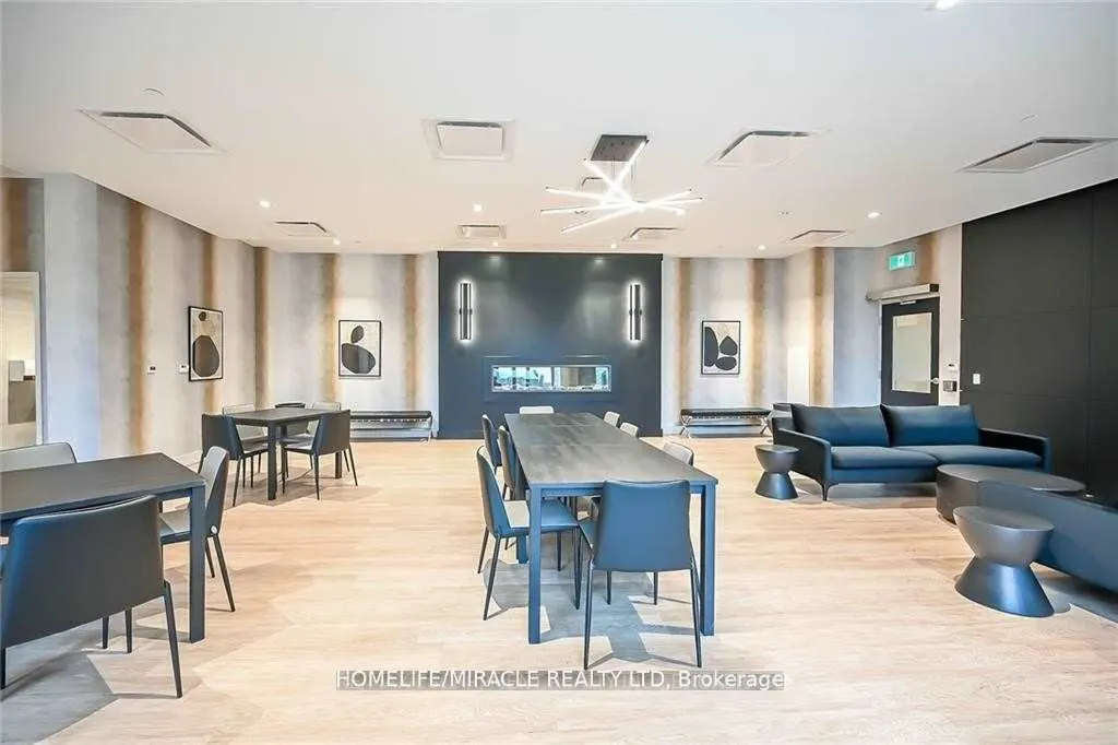 2750 King Street E, #213