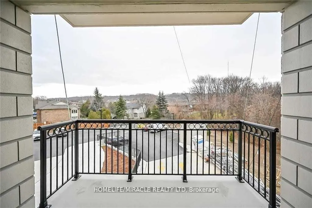2750 King Street E, #213