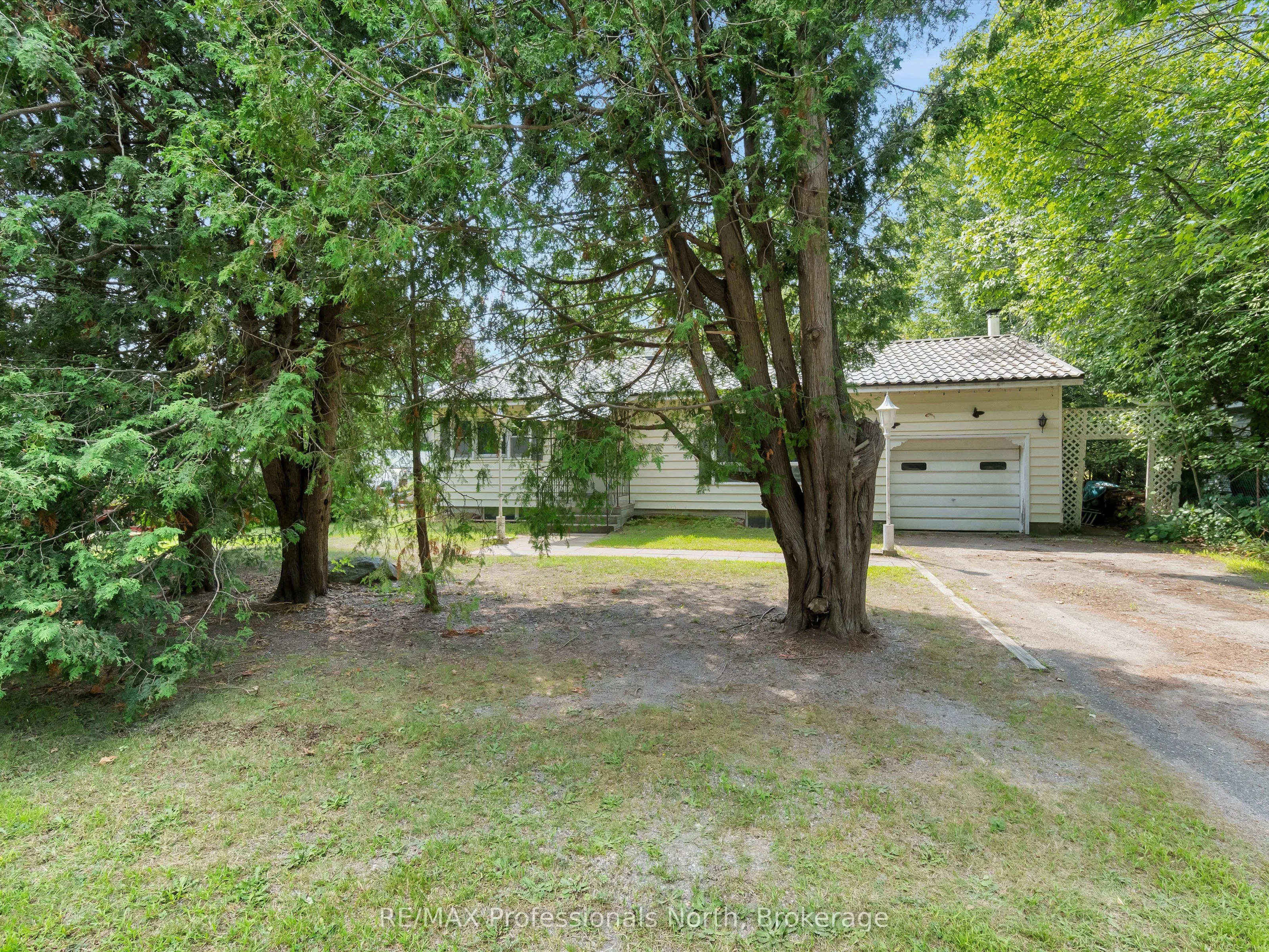 1716 GRAVENHURST Parkway