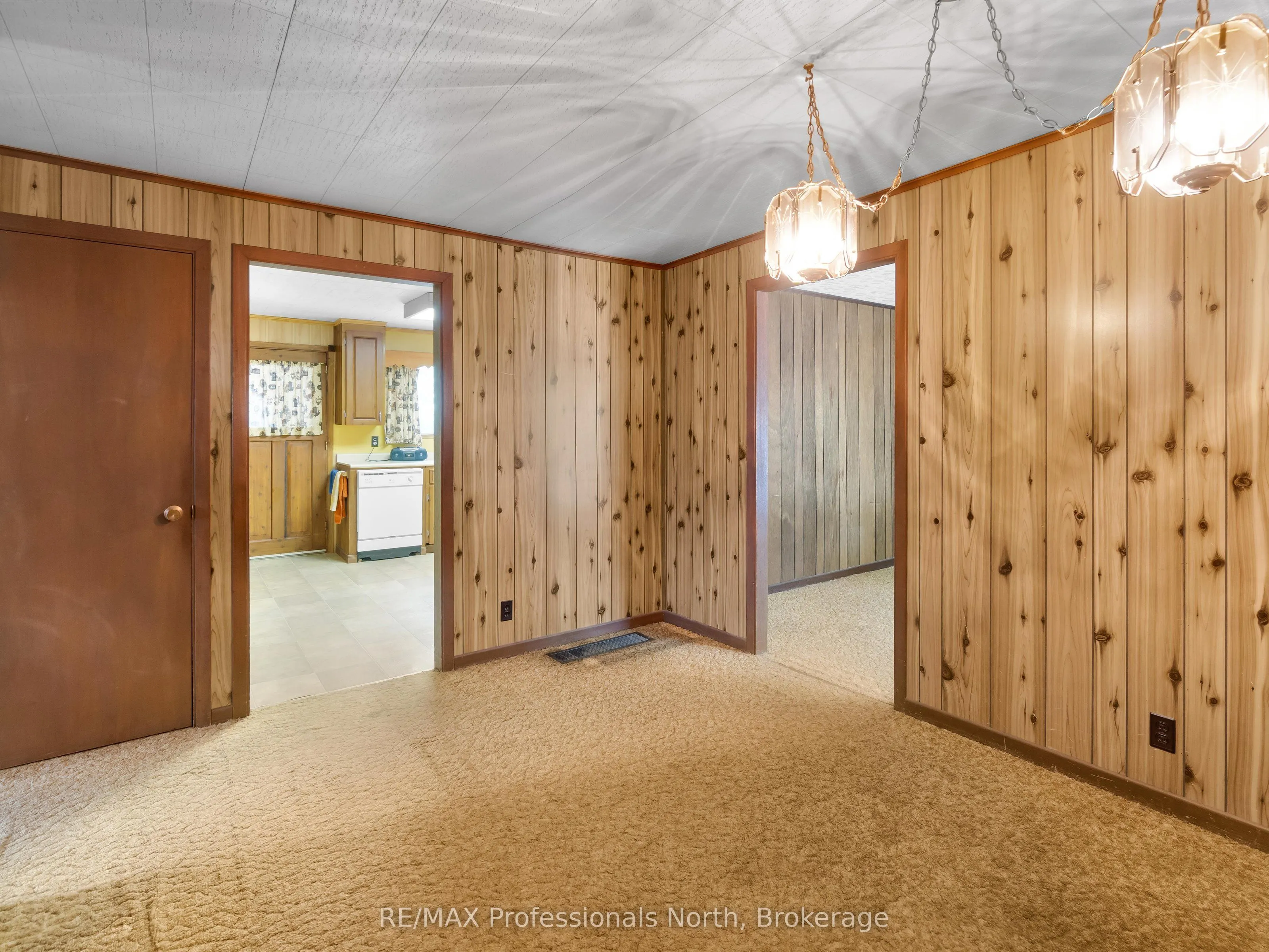 1716 GRAVENHURST Parkway