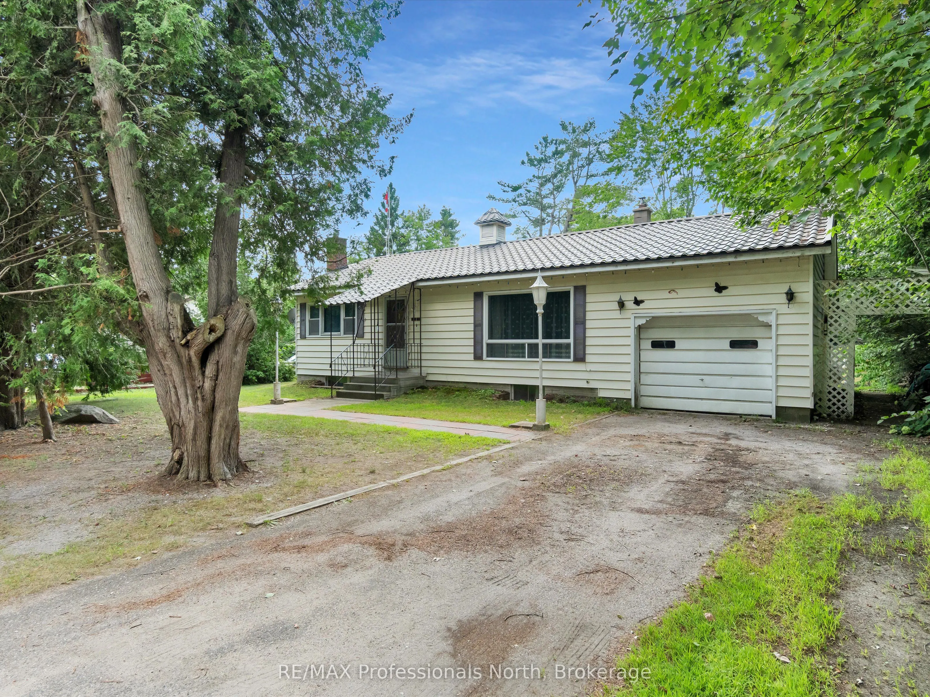 1716 GRAVENHURST Parkway
