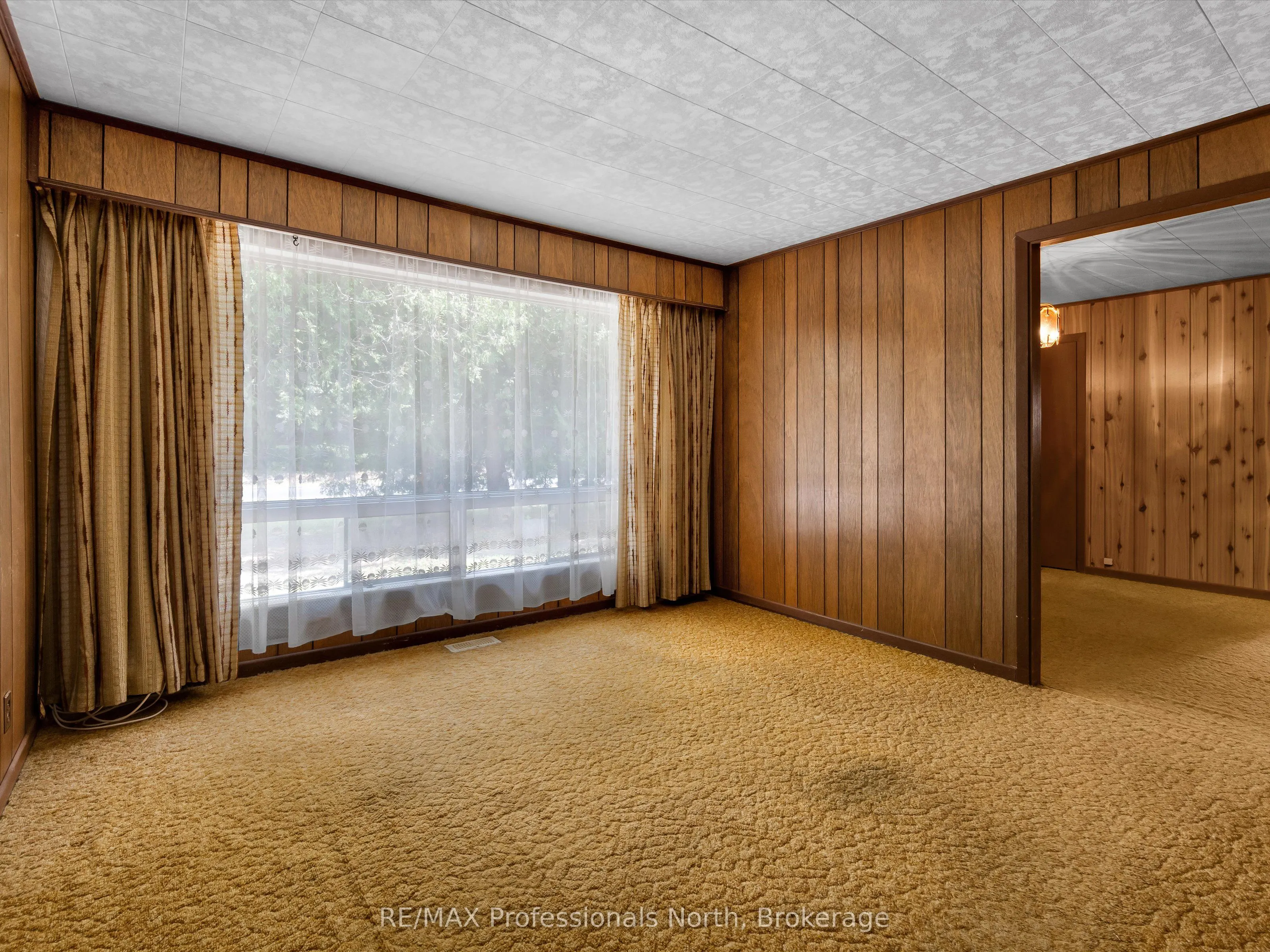 1716 GRAVENHURST Parkway