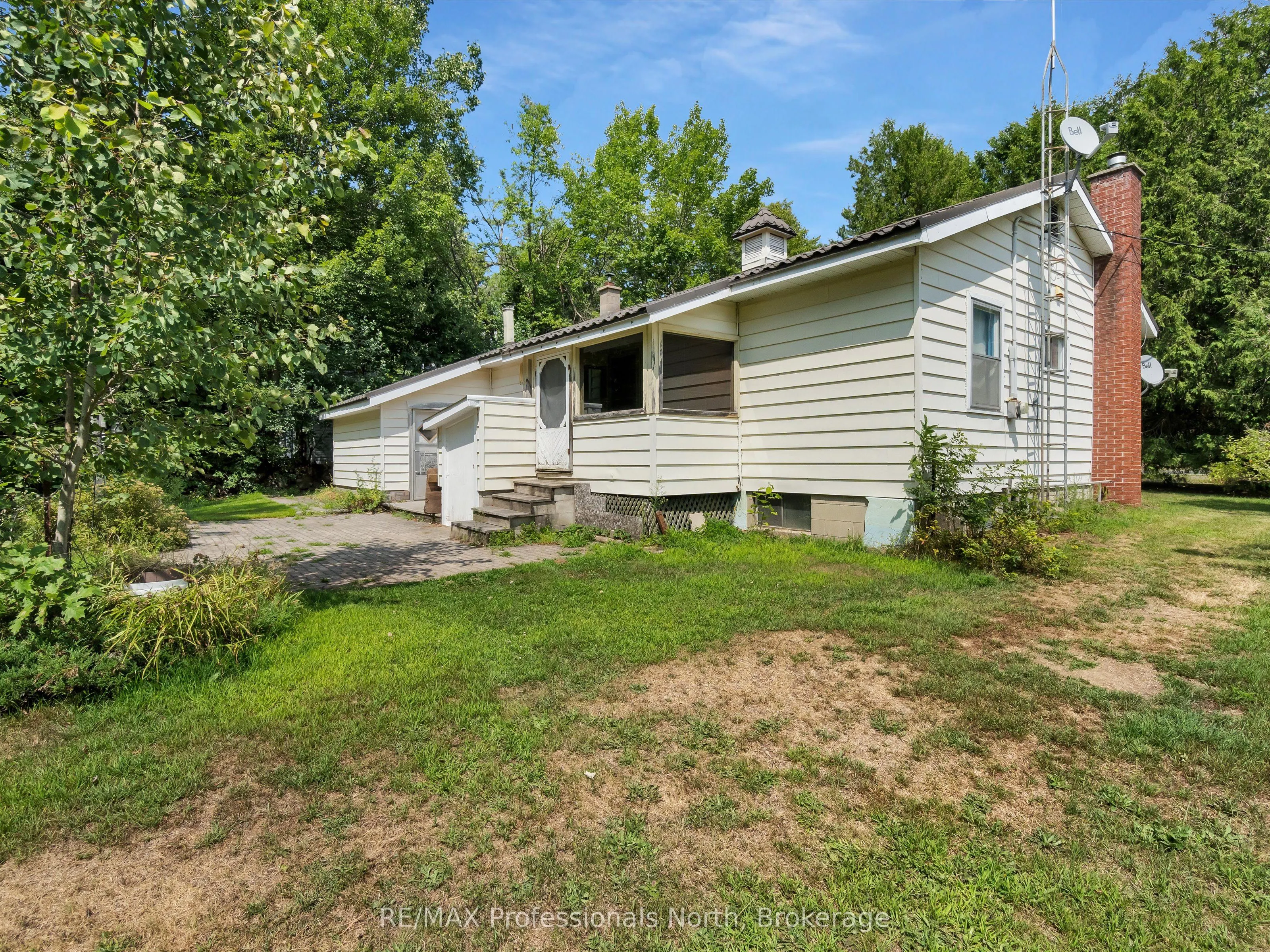 1716 GRAVENHURST Parkway