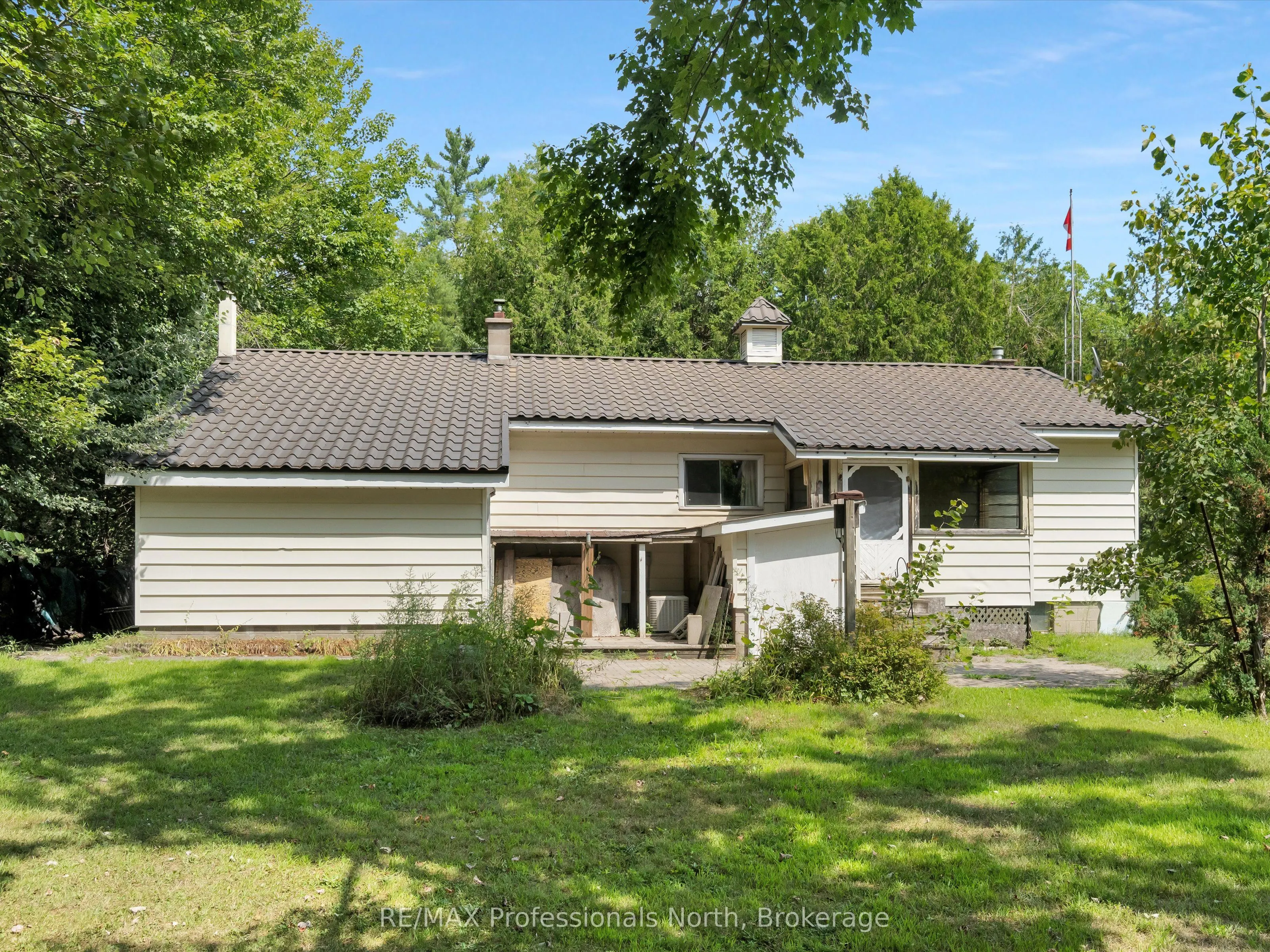 1716 GRAVENHURST Parkway
