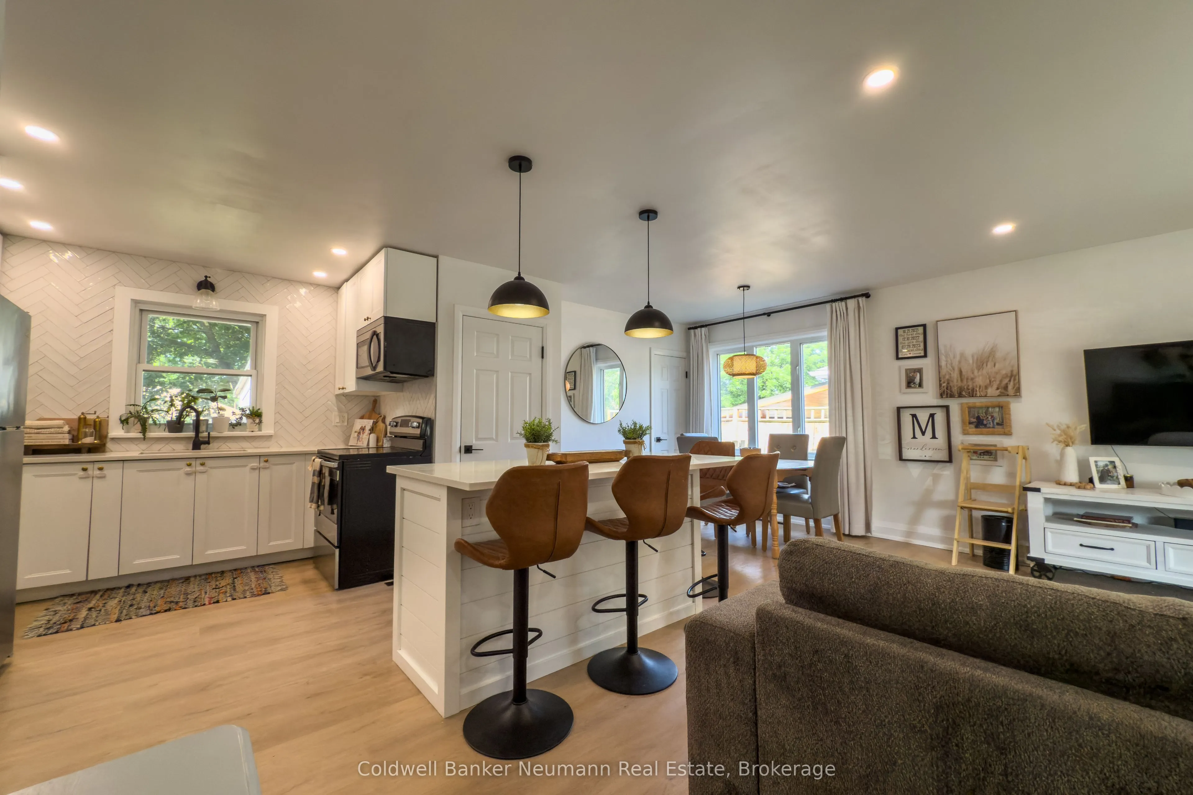 10 Western Avenue, #Upper