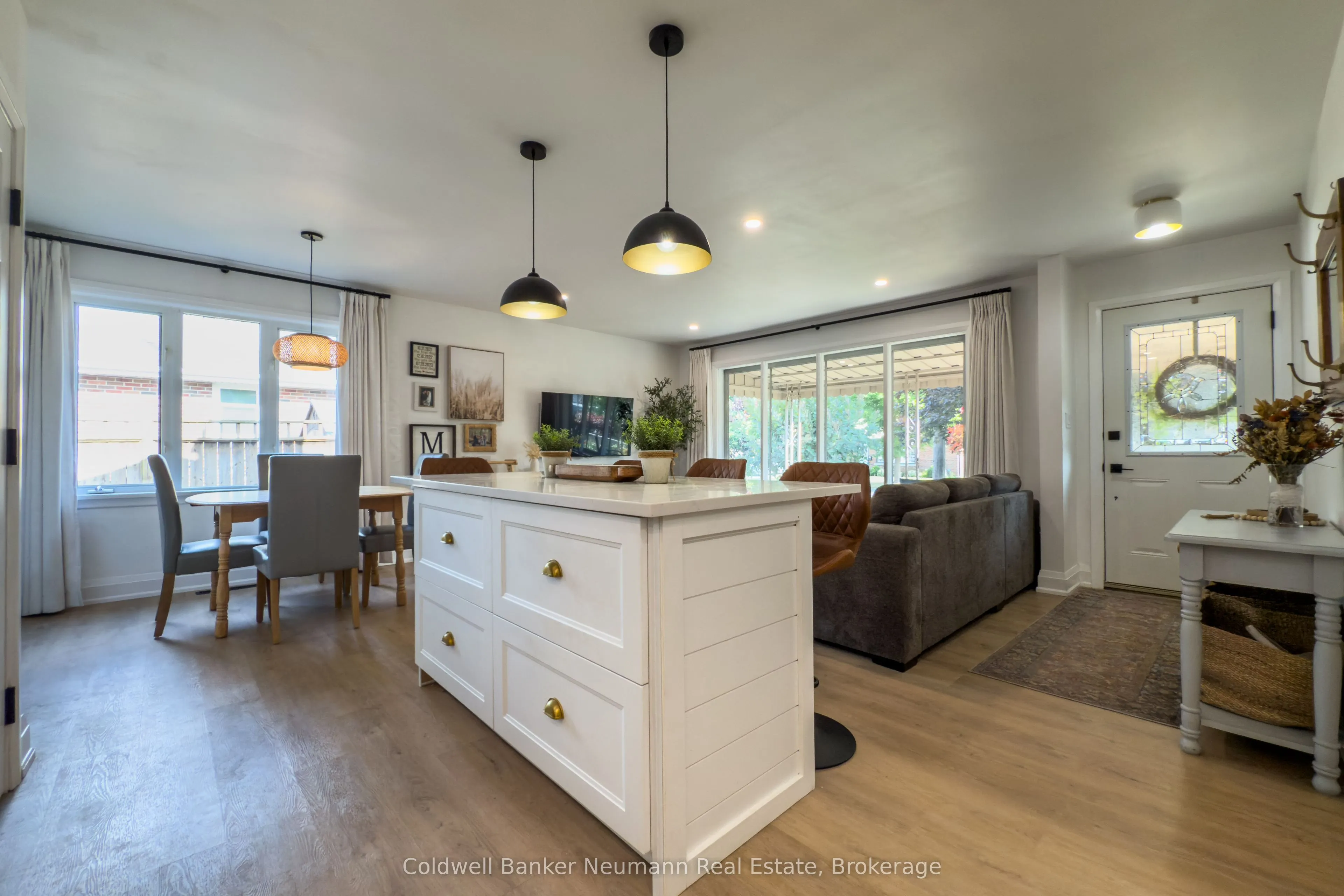 10 Western Avenue, #Upper
