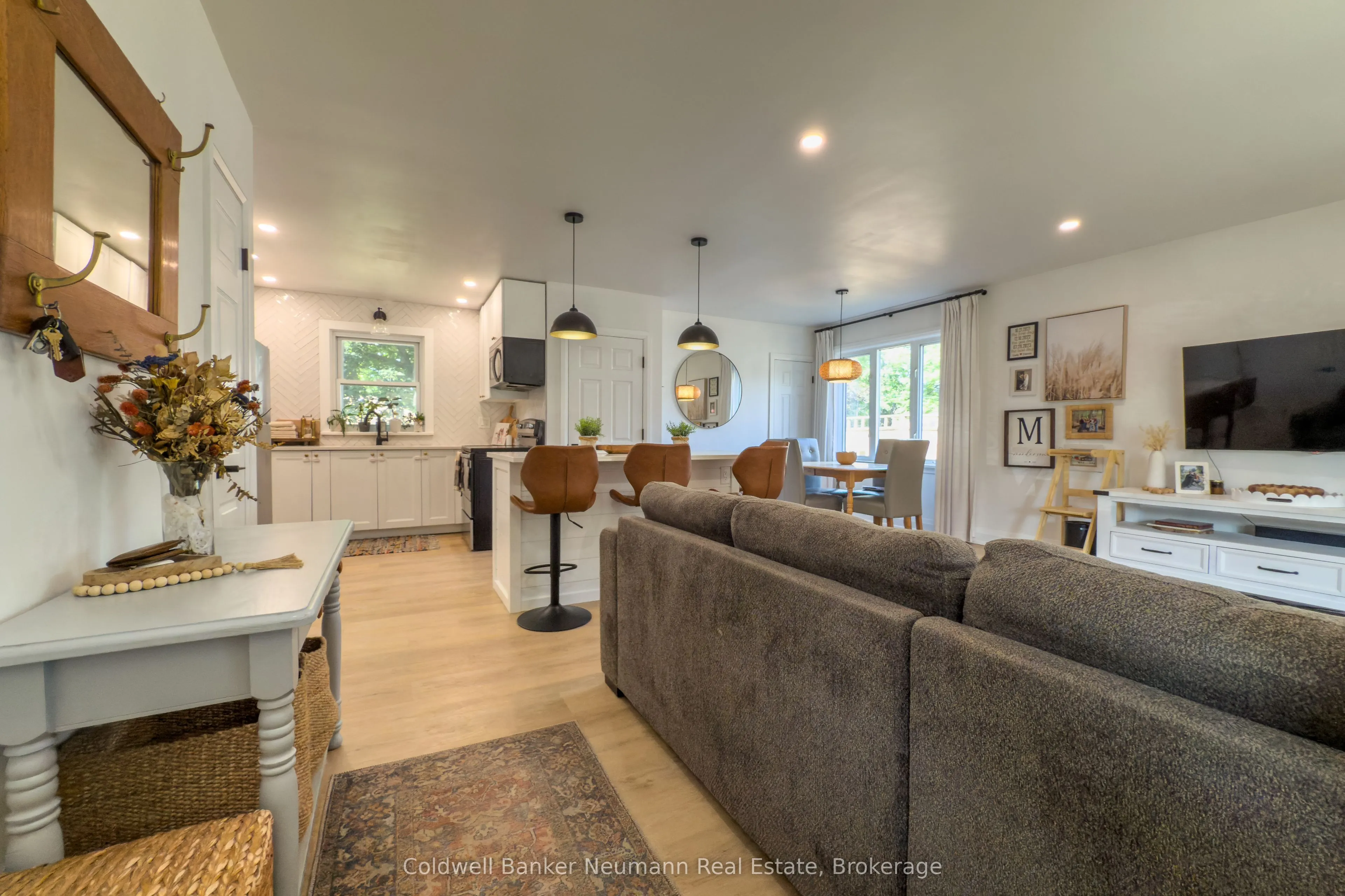10 Western Avenue, #Upper