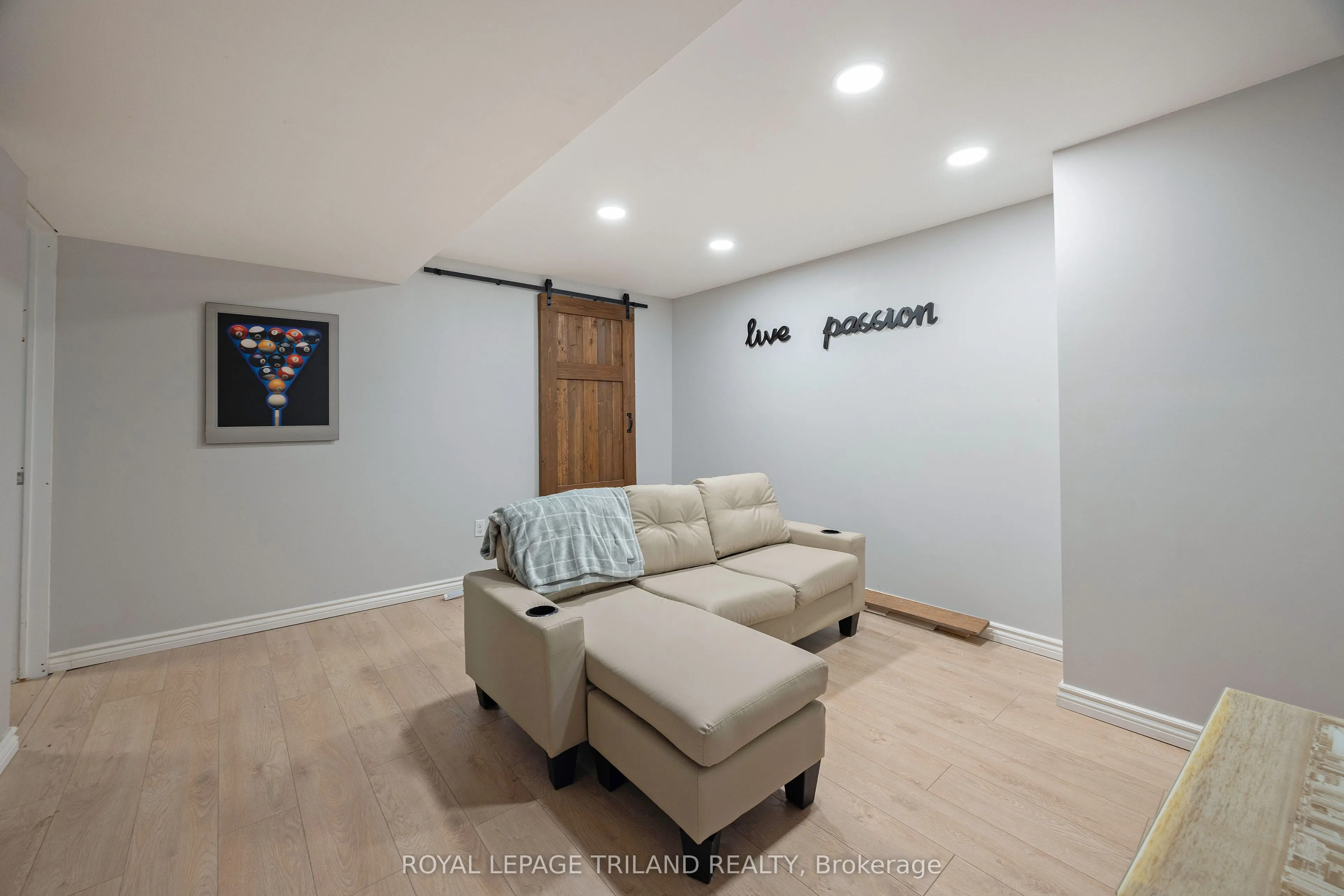 17 Winding Way Crescent