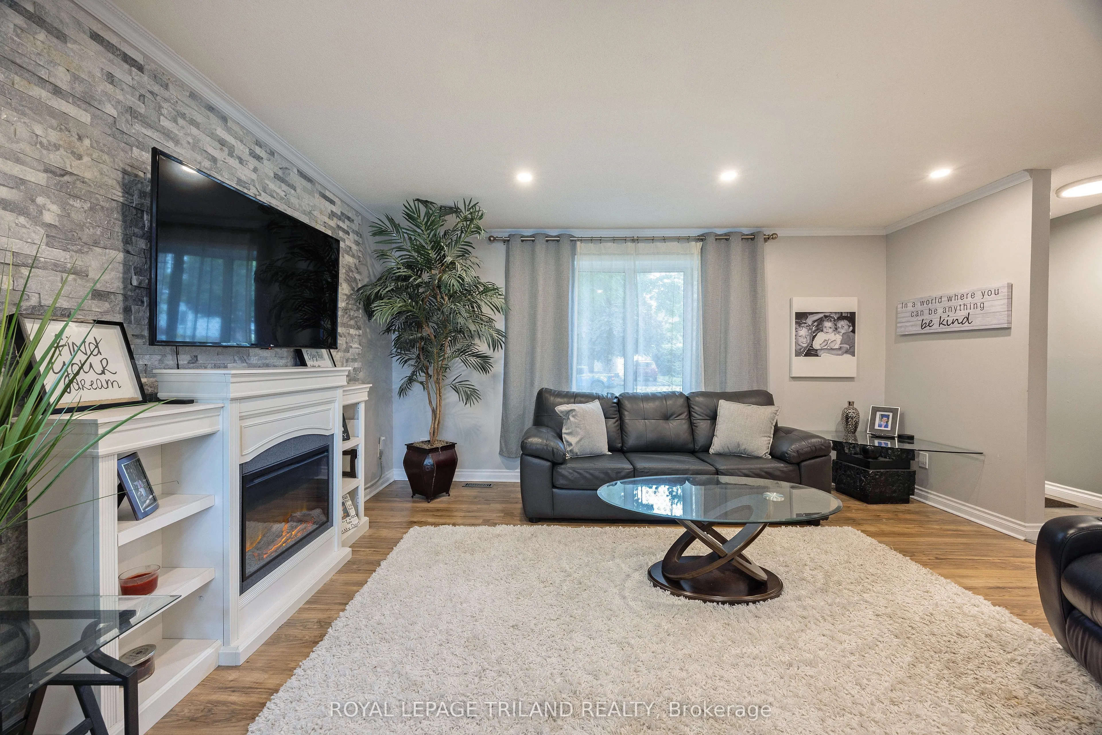17 Winding Way Crescent