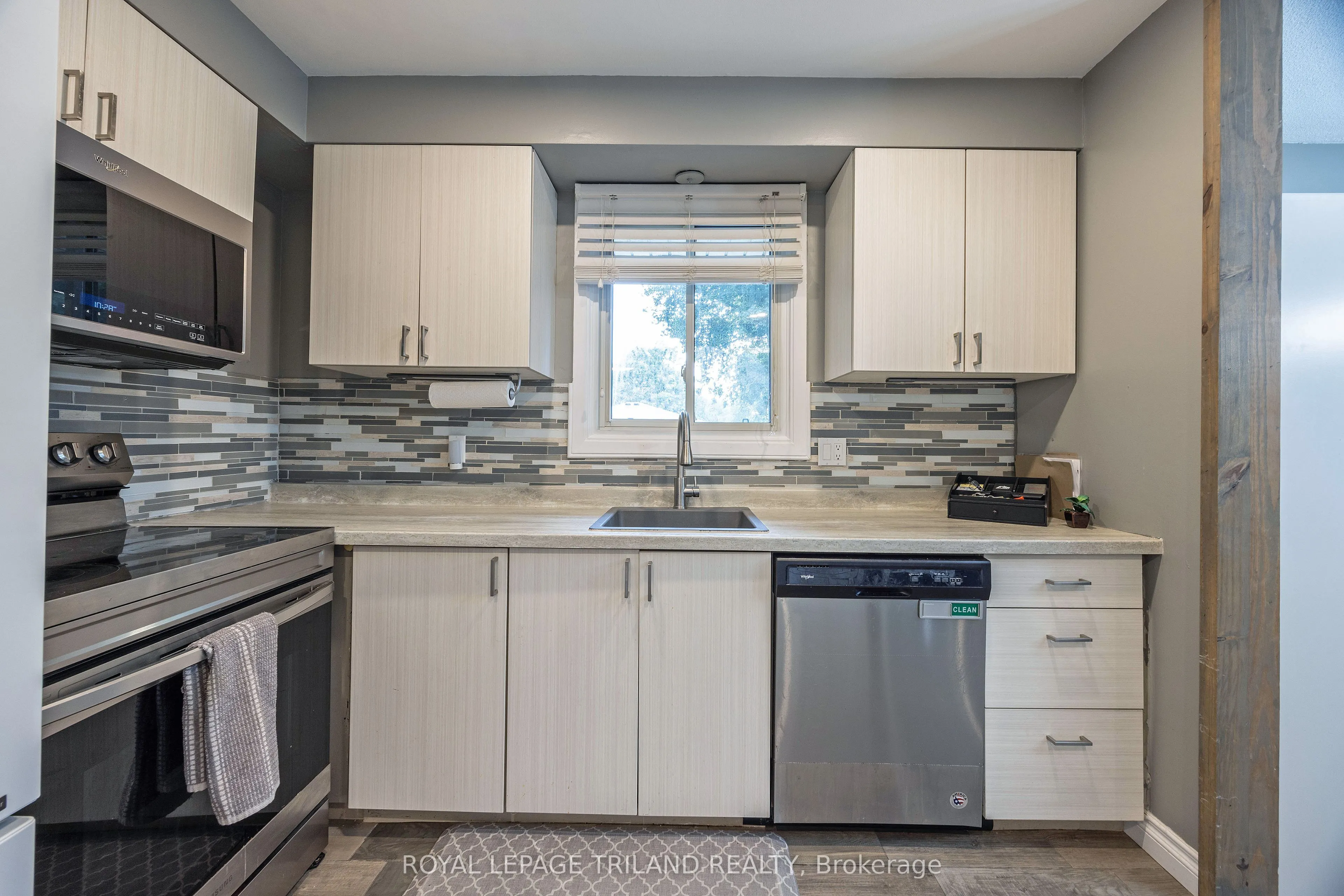 17 Winding Way Crescent