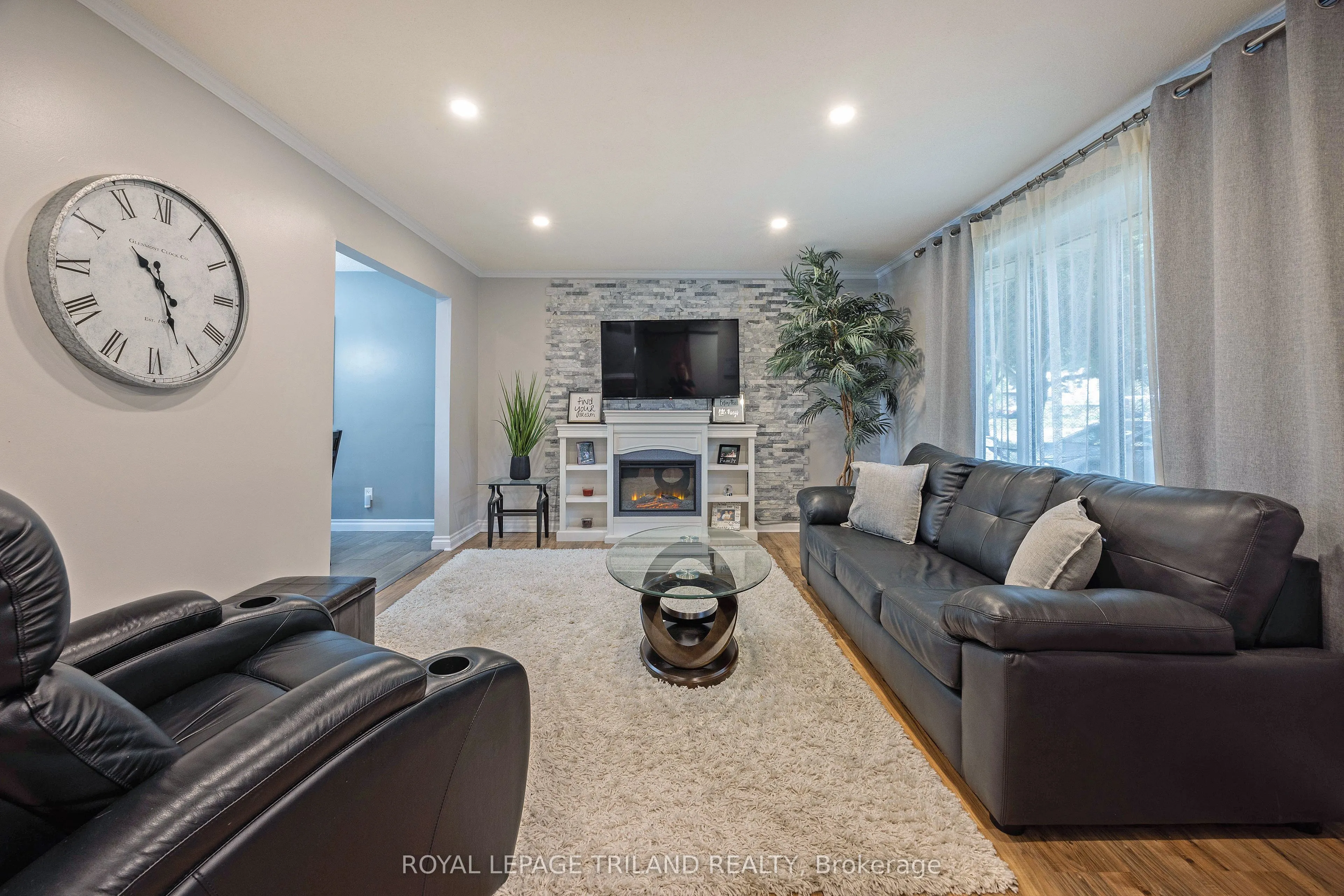 17 Winding Way Crescent