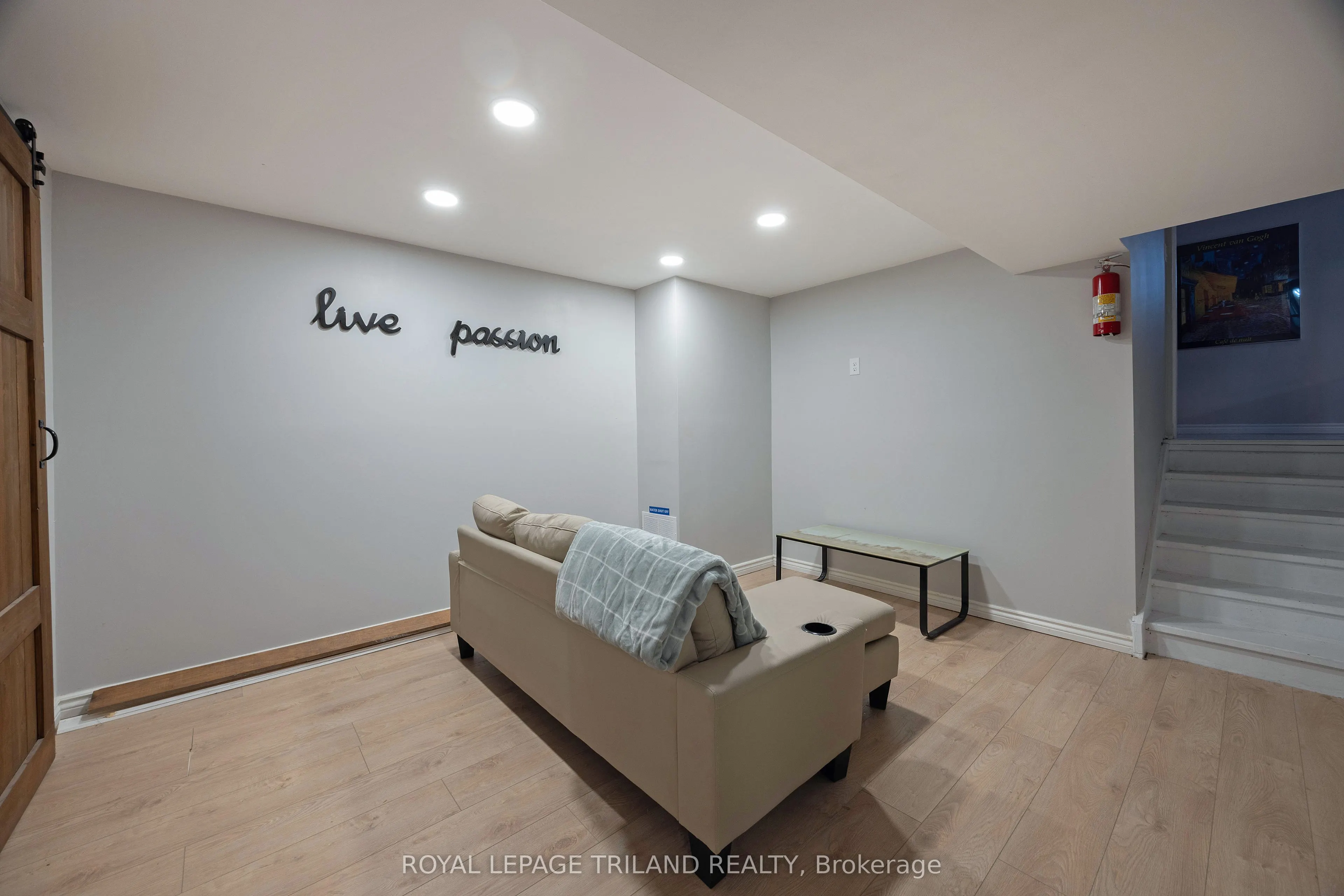 17 Winding Way Crescent