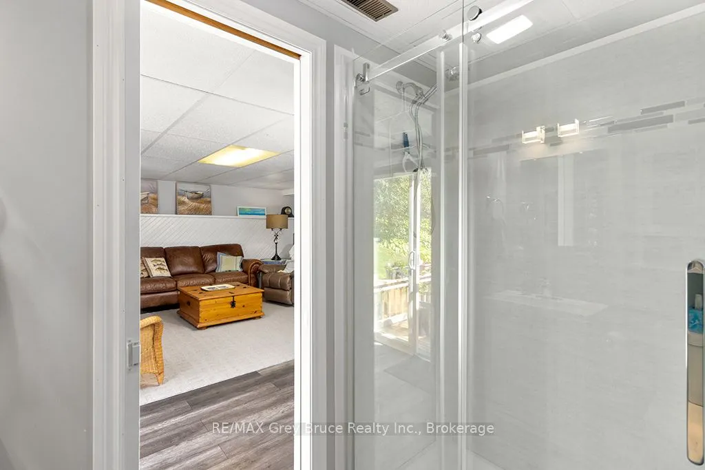 699 20TH Street W