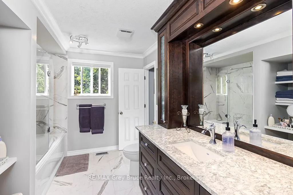 699 20TH Street W