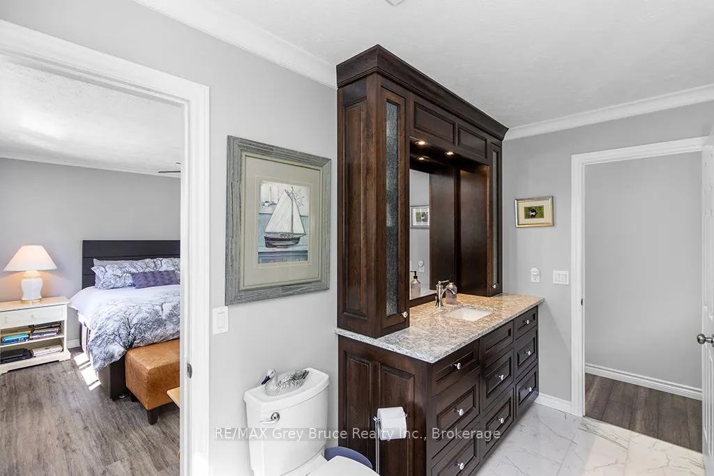 699 20TH Street W