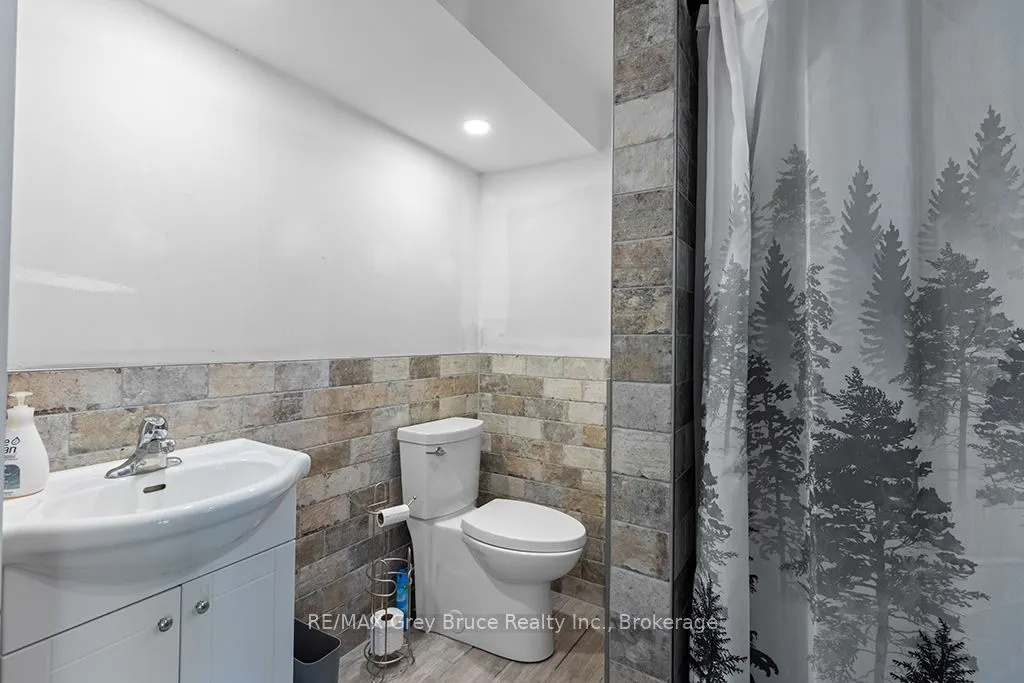 504075 Grey Road 1 Road