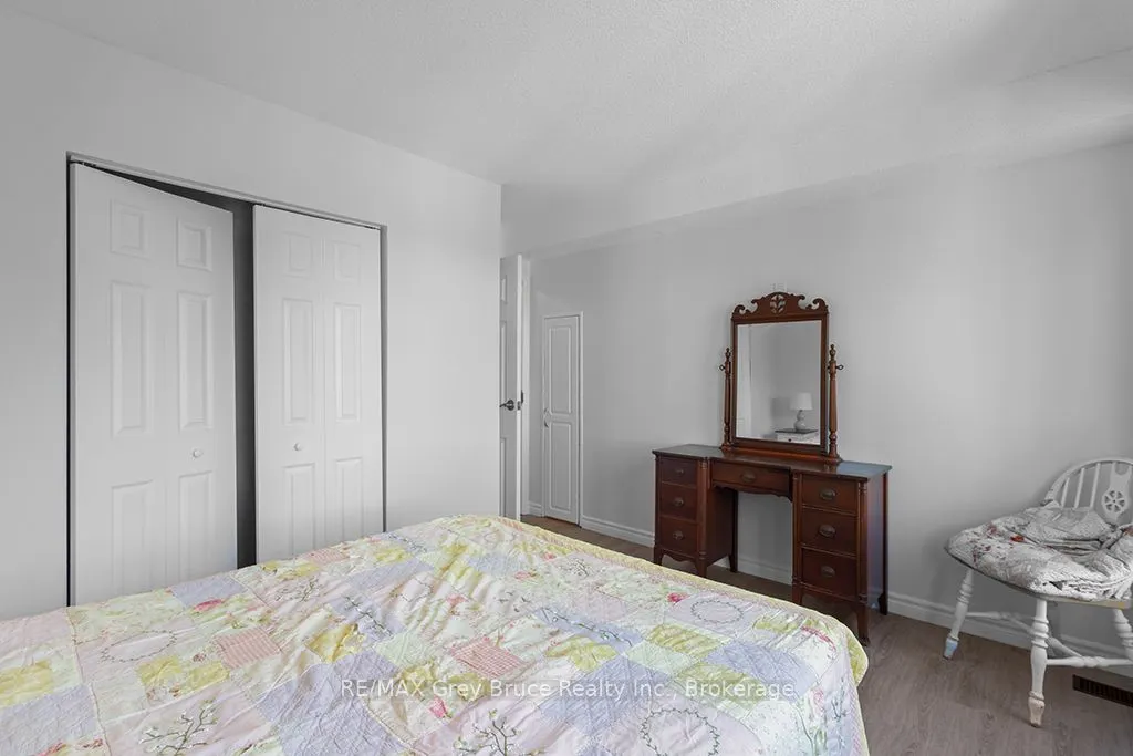 504075 Grey Road 1 Road