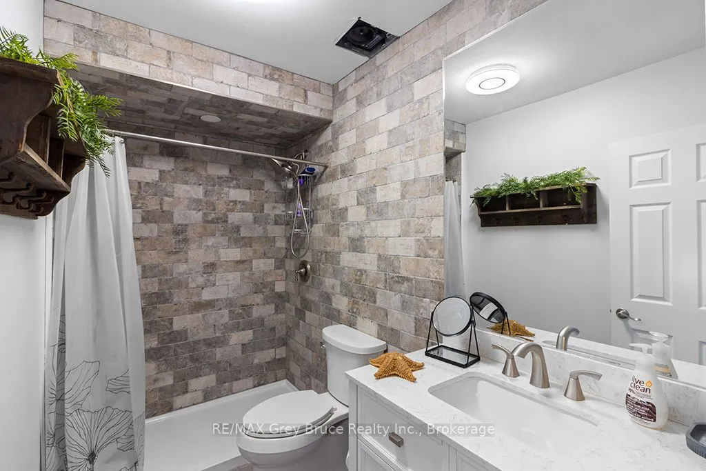 504075 Grey Road 1 Road