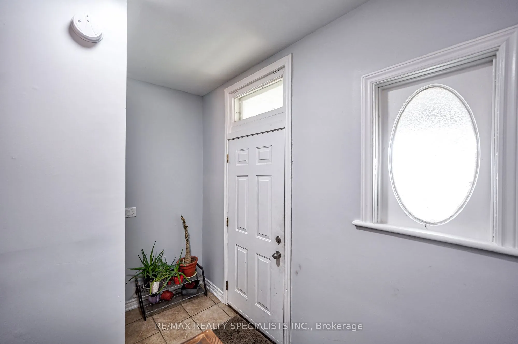 108 Victoria Avenue N
