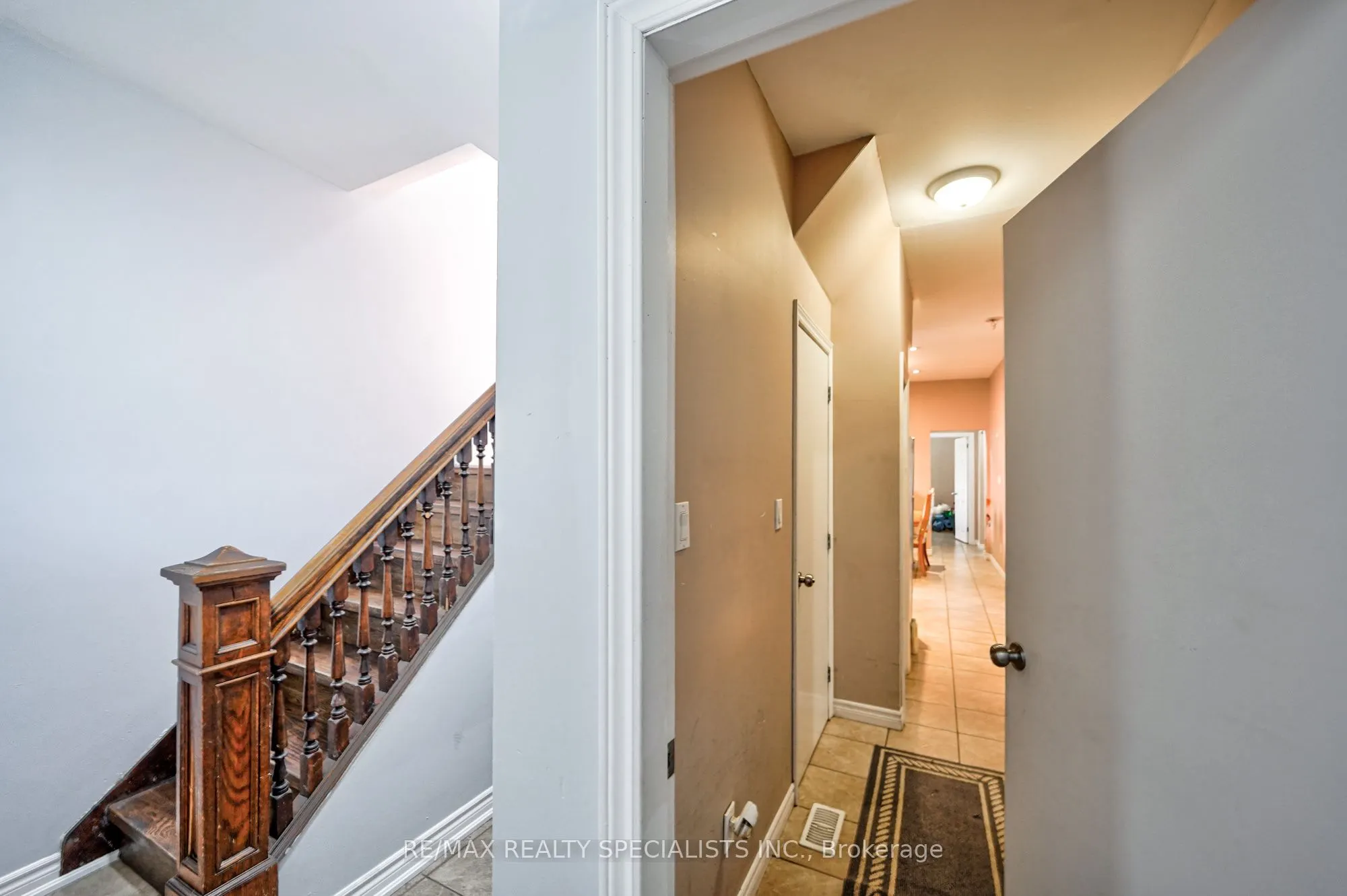 108 Victoria Avenue N