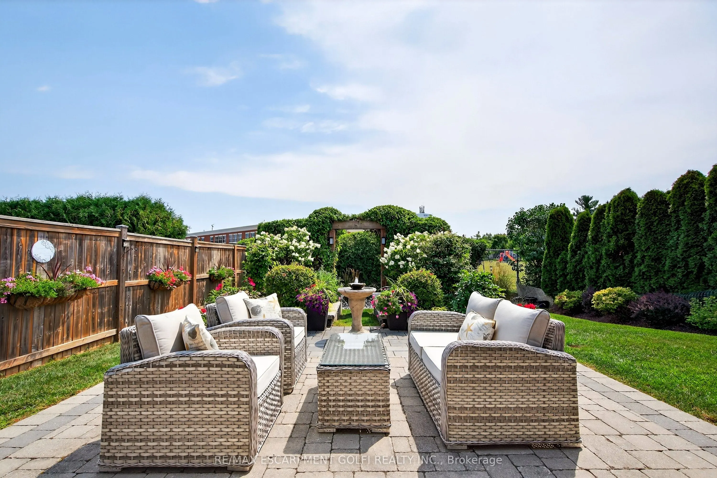 25 Pierpoint Drive