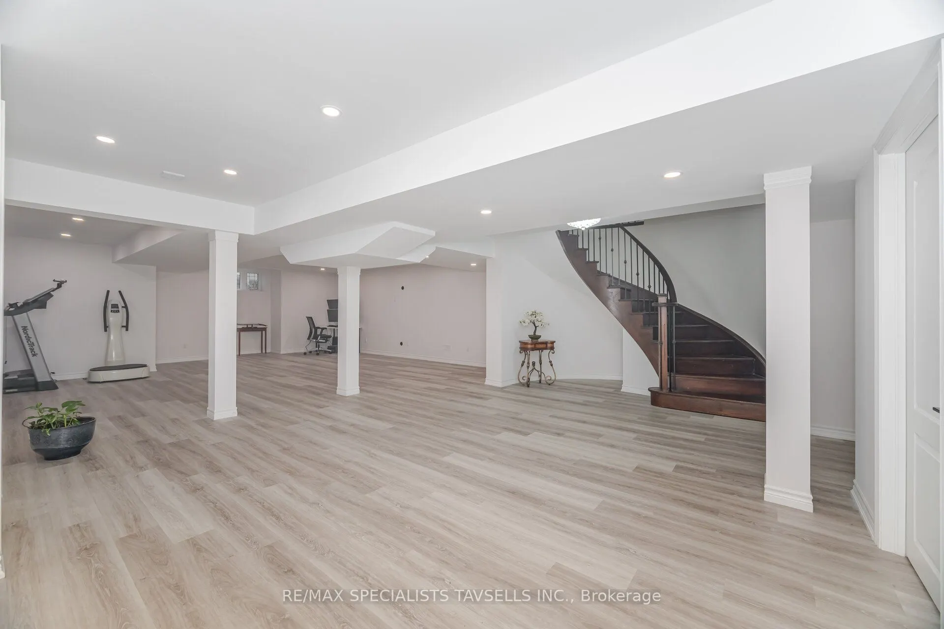 25 Brookhaven Crescent