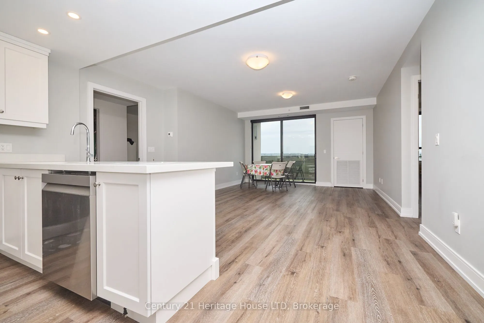 300B Fourth Avenue, #407