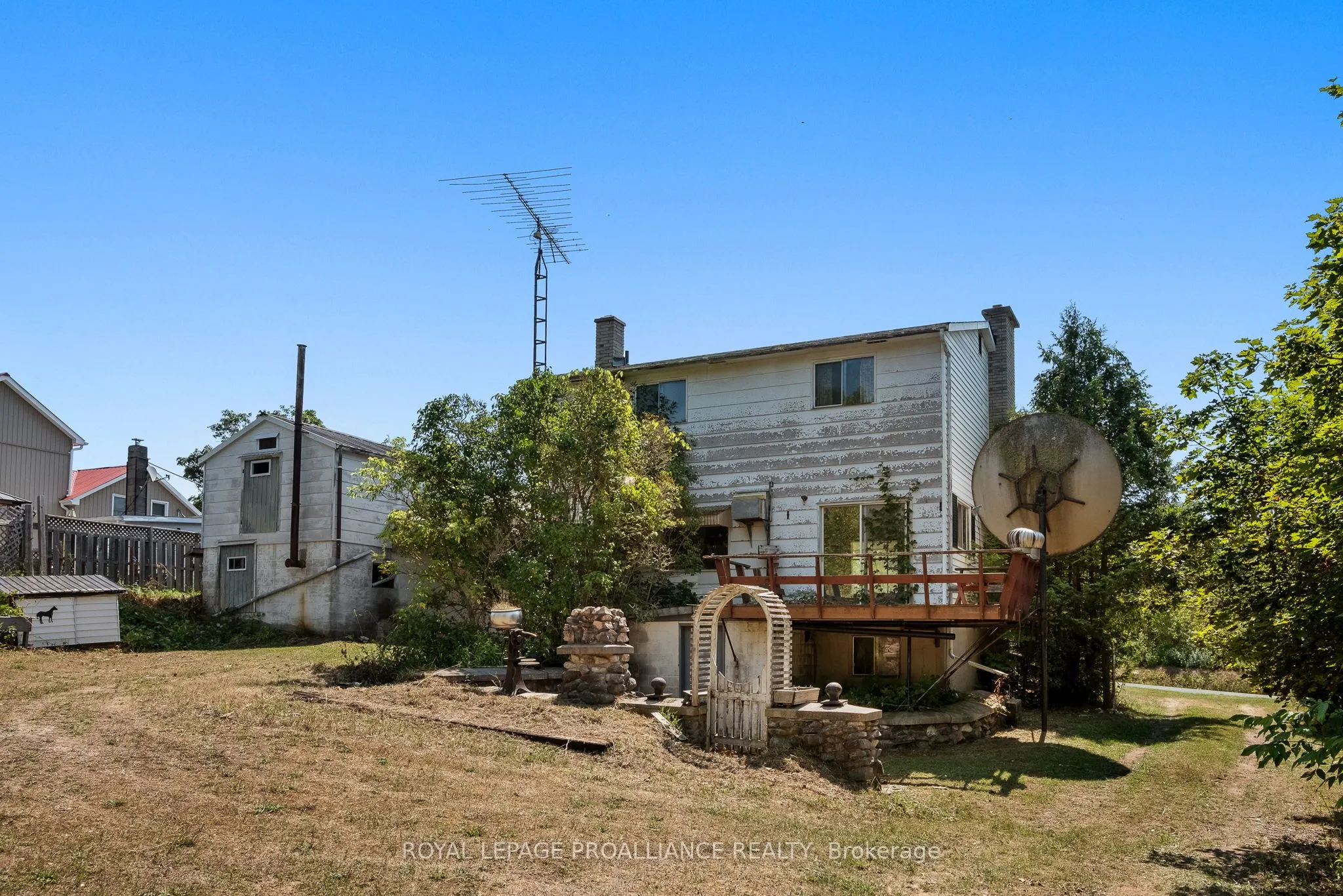 11 Division Street E