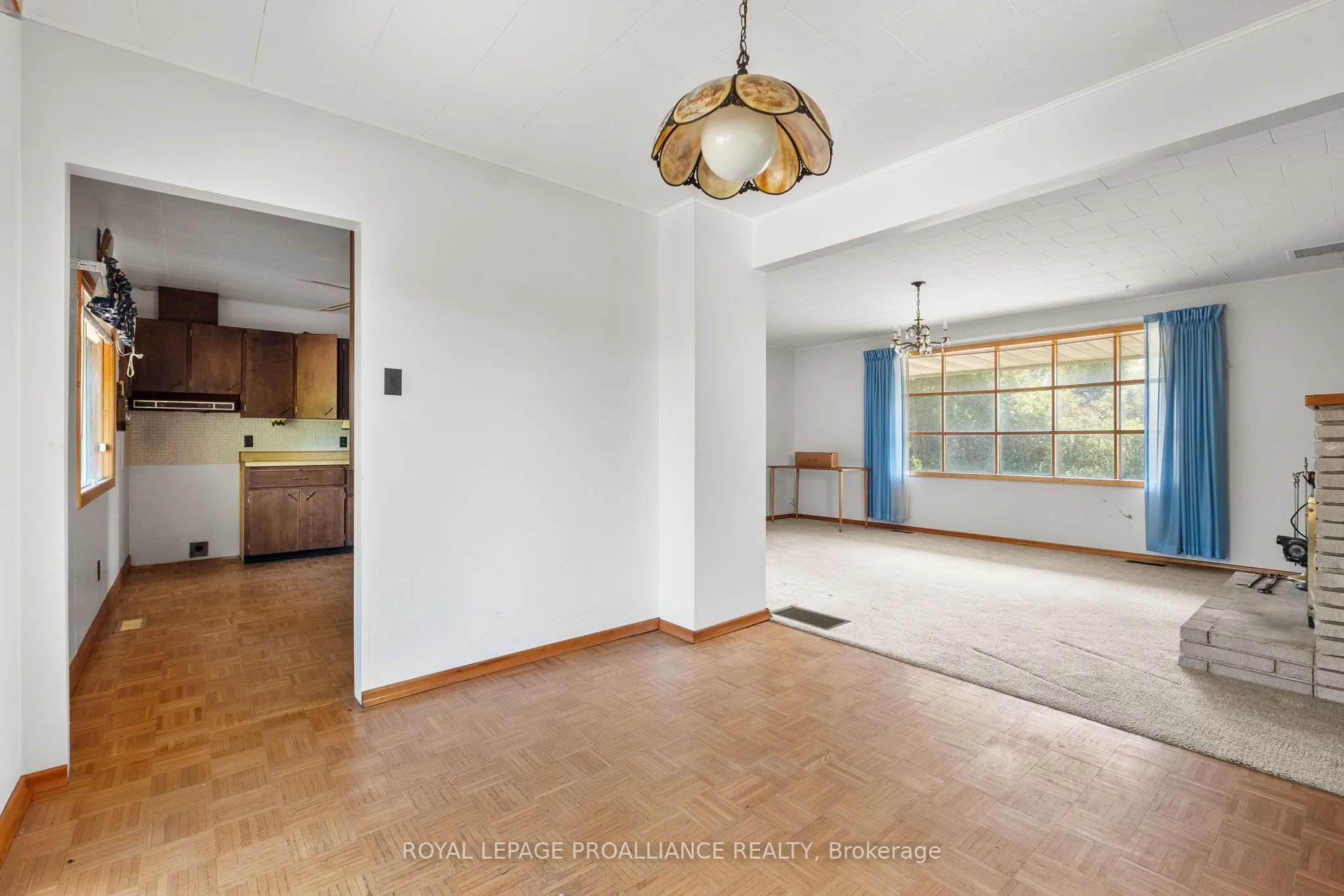 11 Division Street E