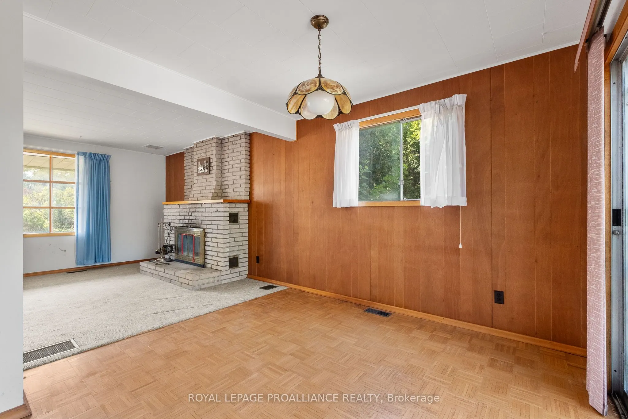 11 Division Street E