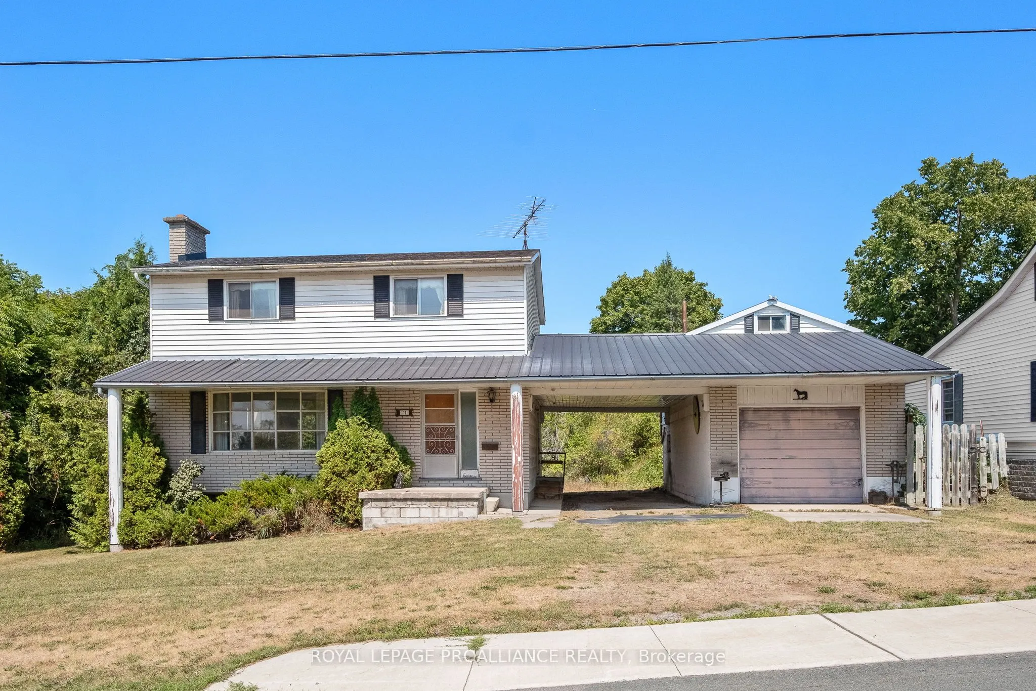 11 Division Street E