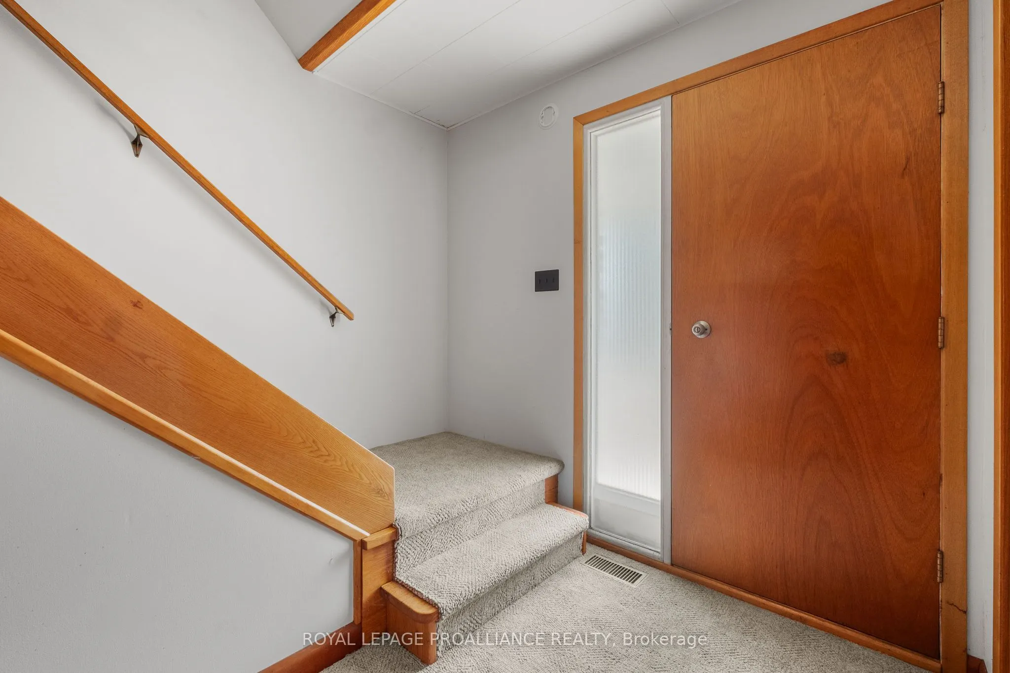 11 Division Street E
