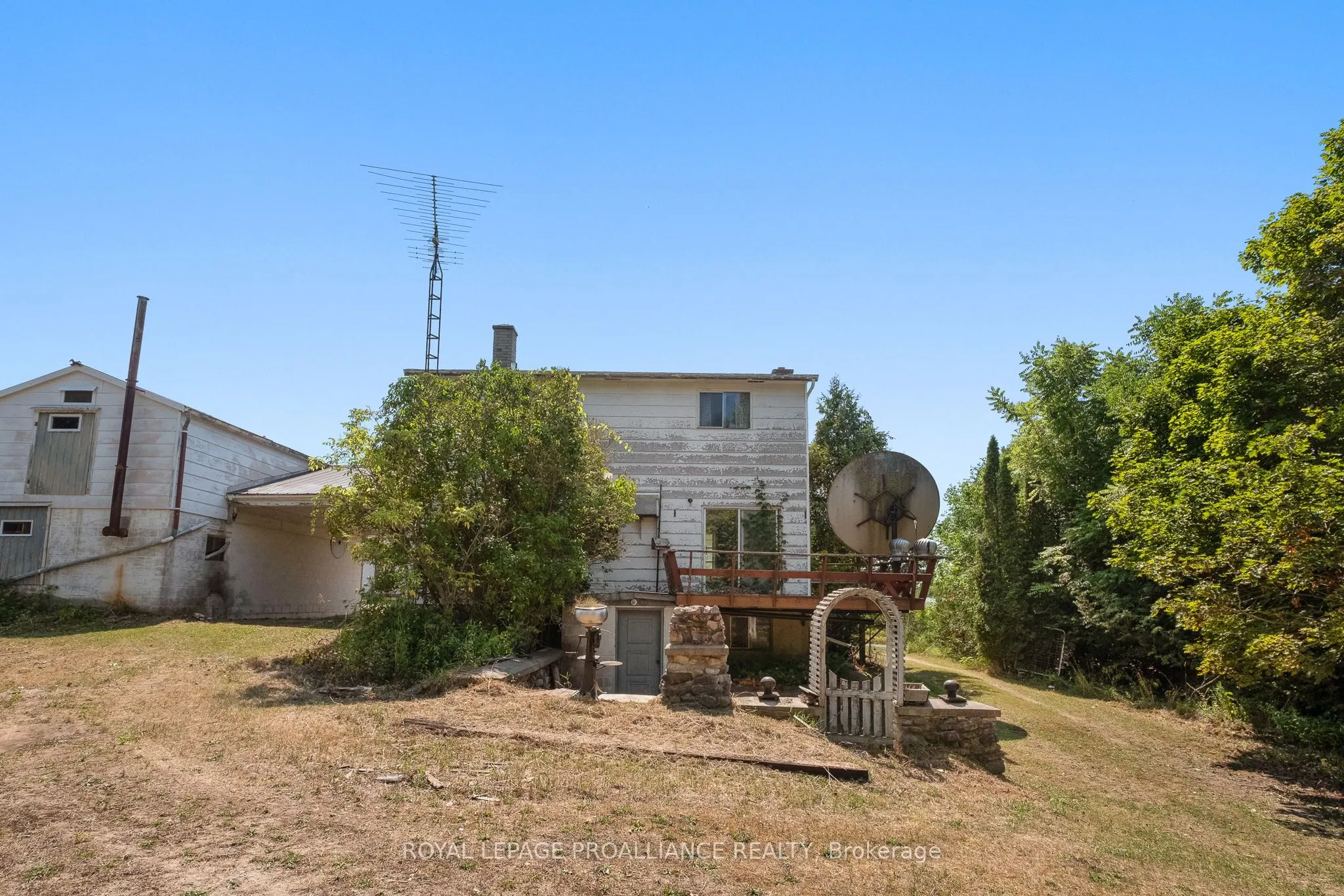 11 Division Street E