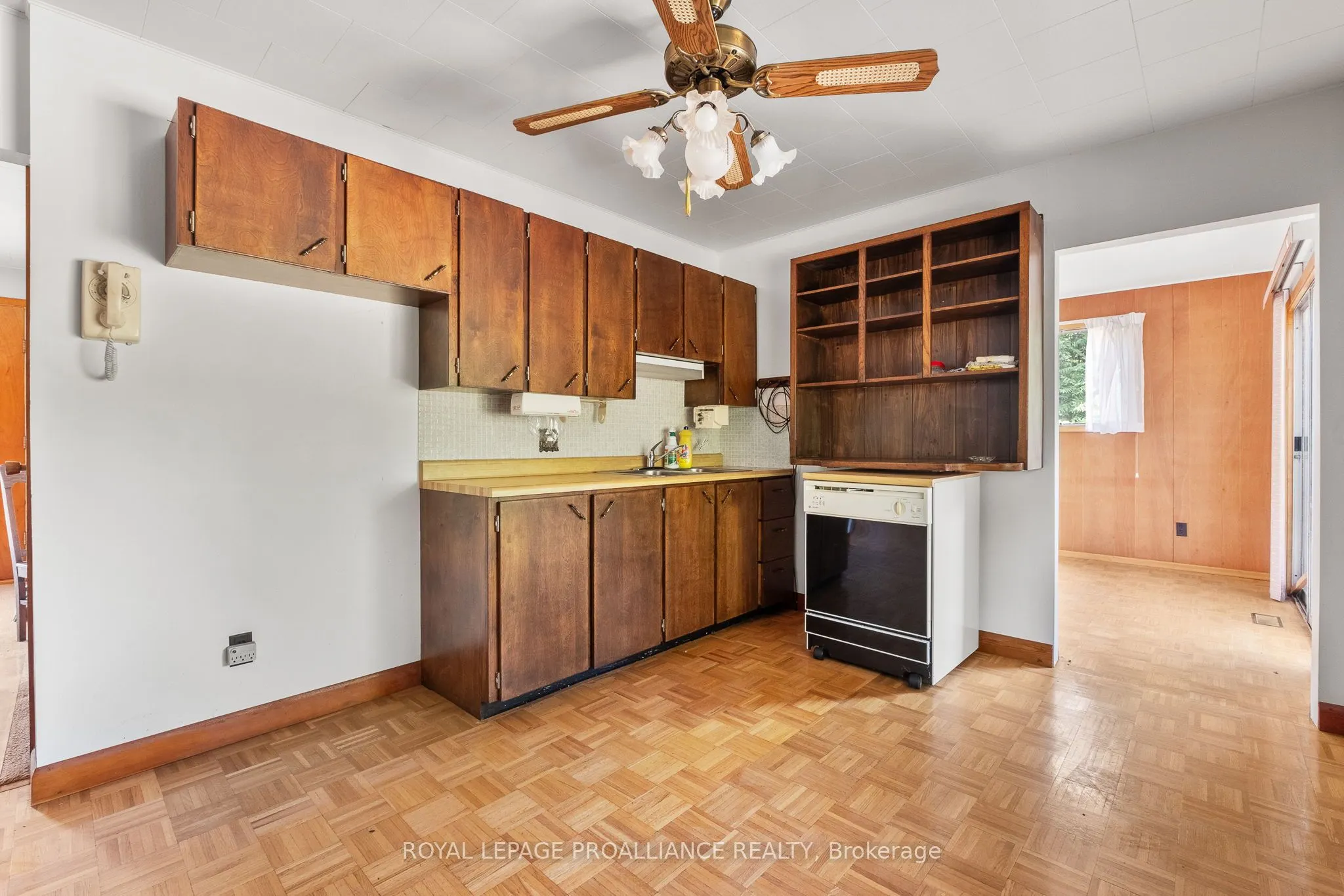 11 Division Street E