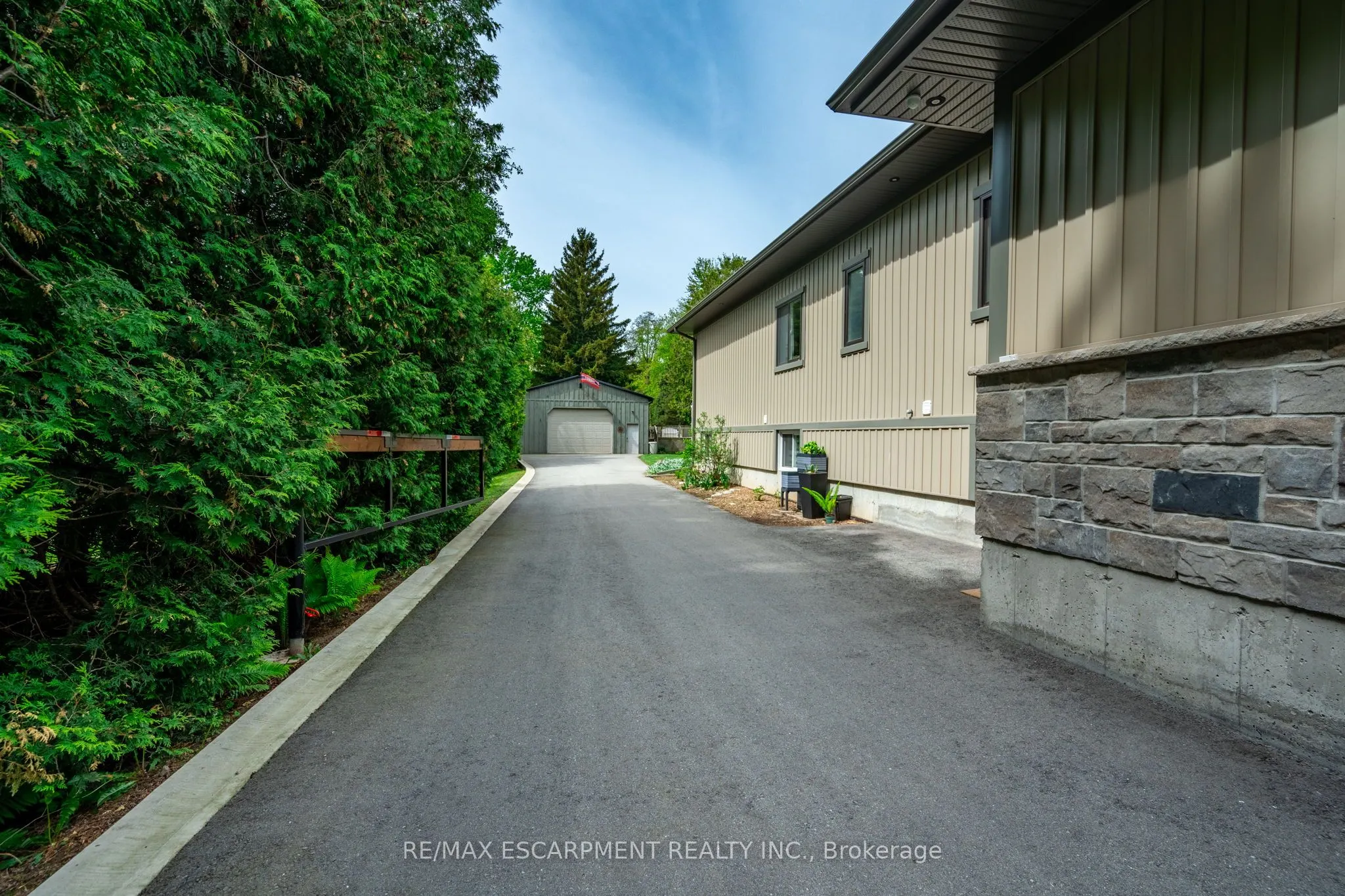 979 Garden Lane