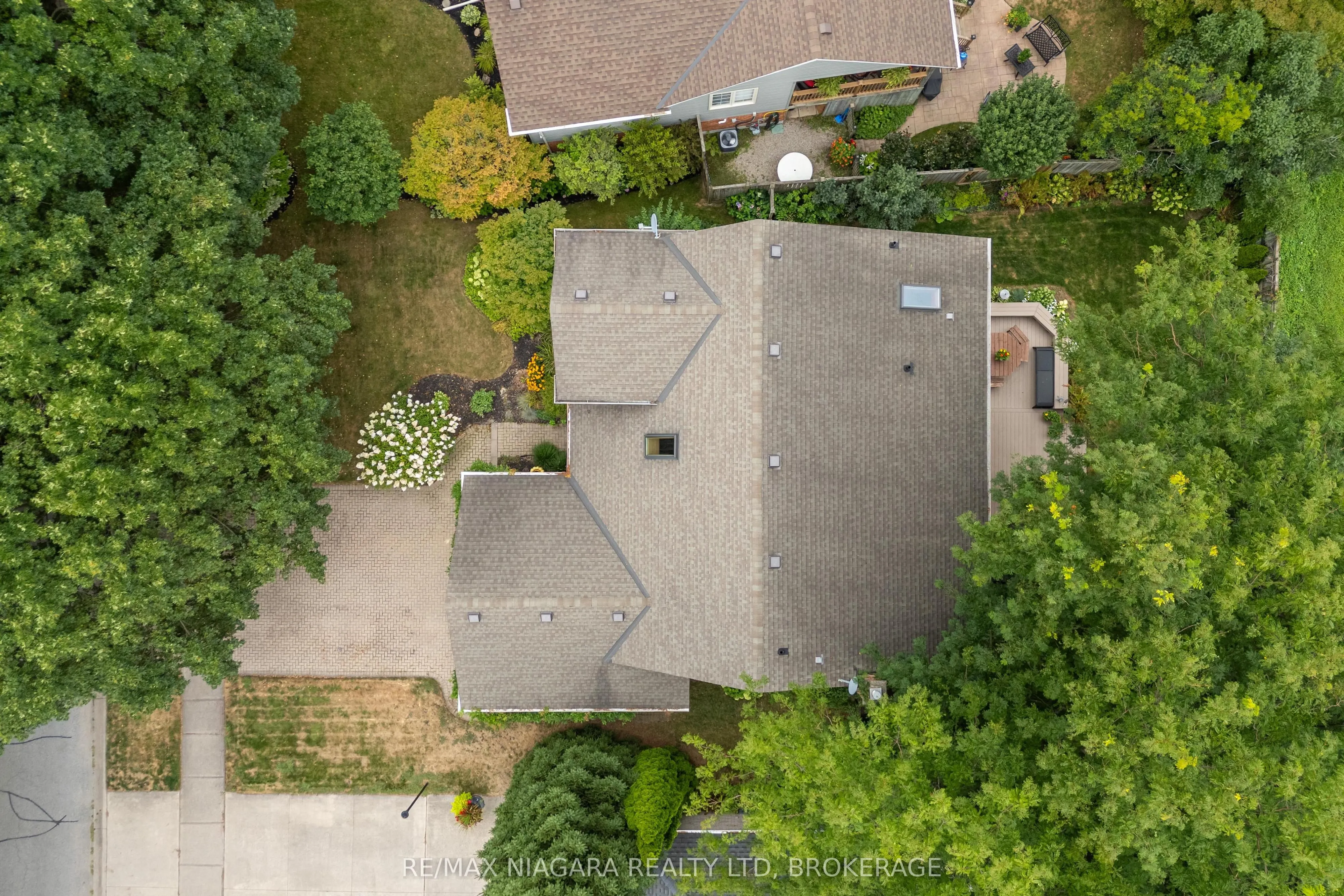 6009 Mountainside Street