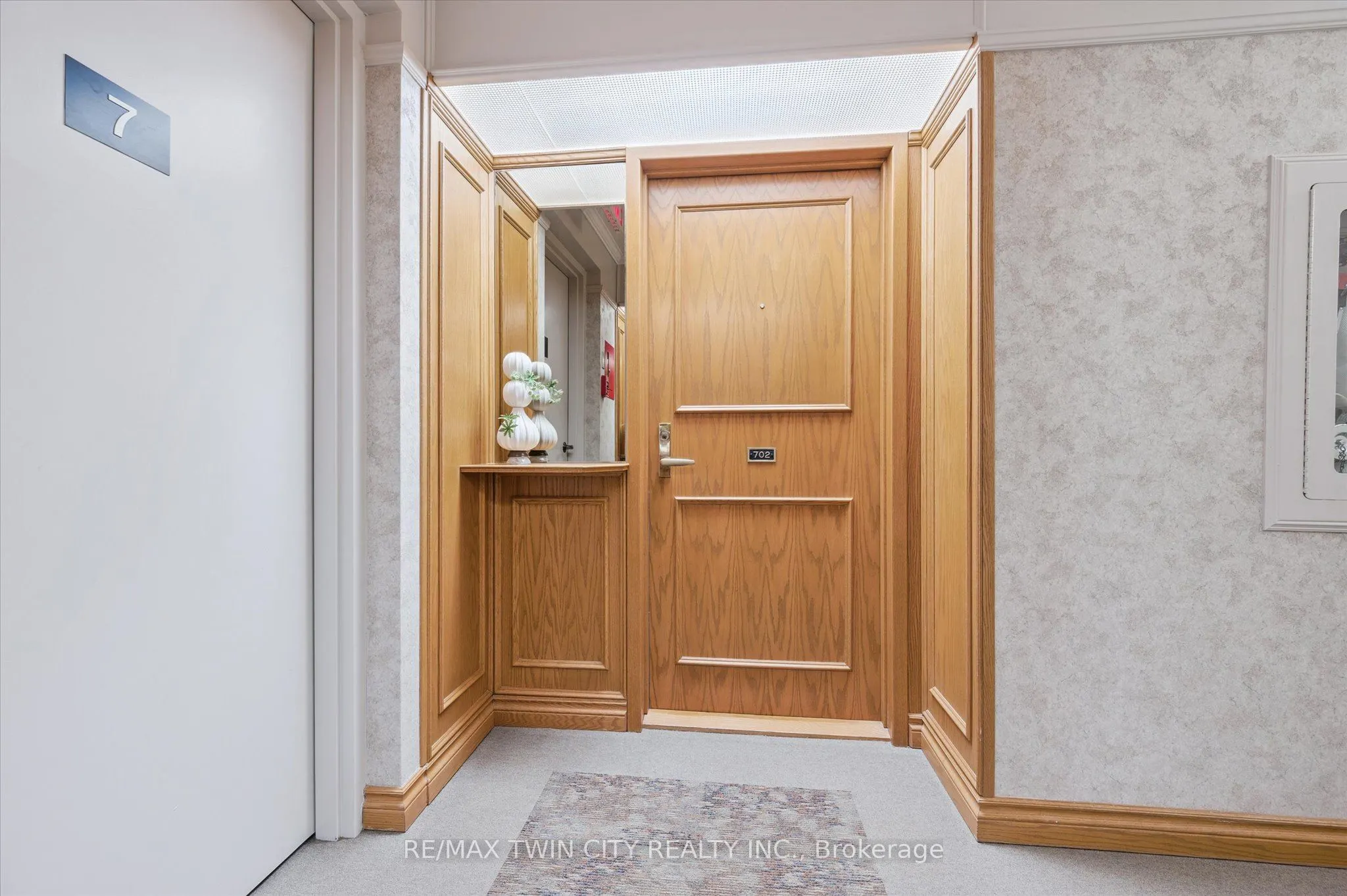 6 WILLOW Street, #702