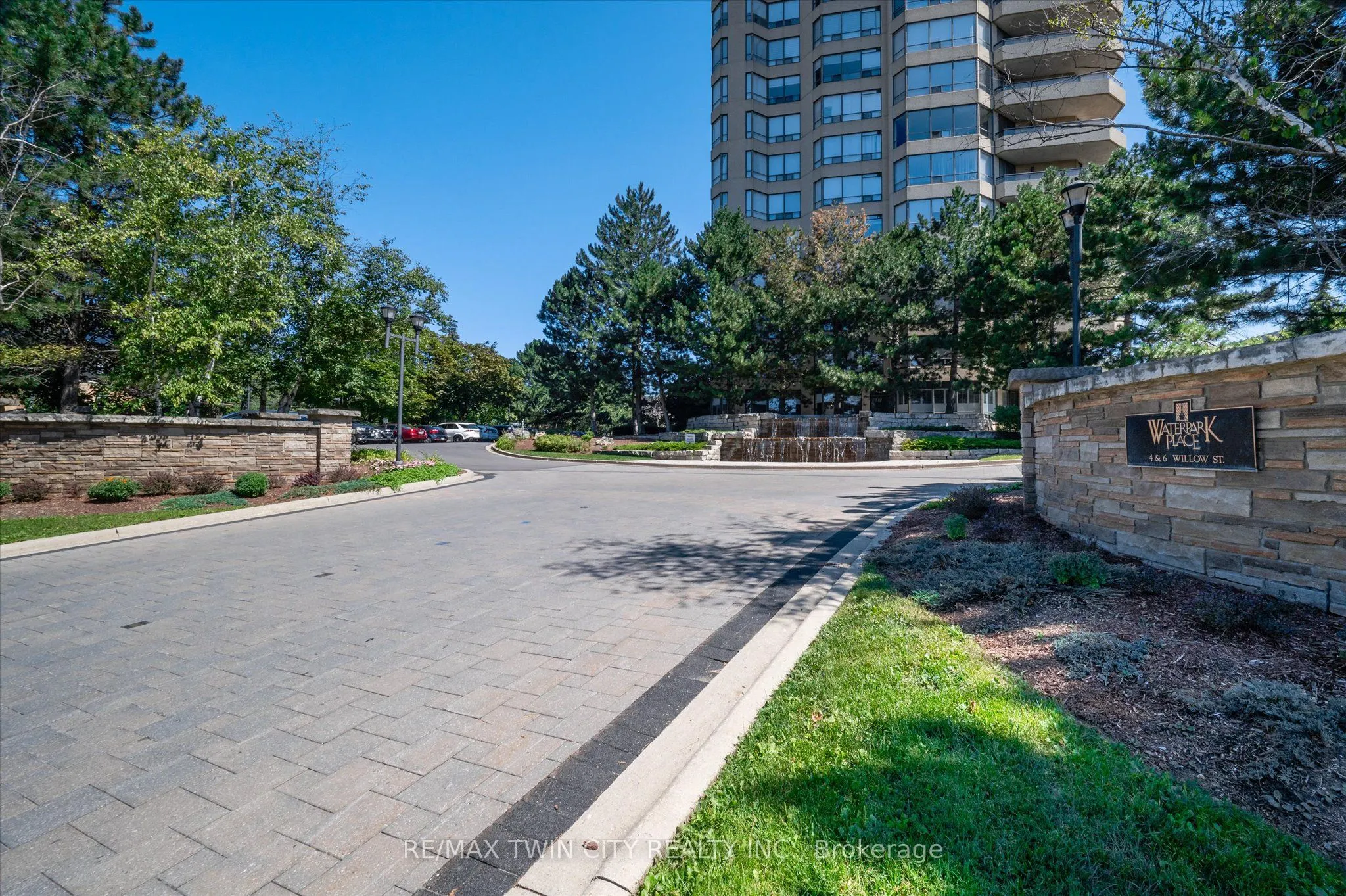 6 WILLOW Street, #702