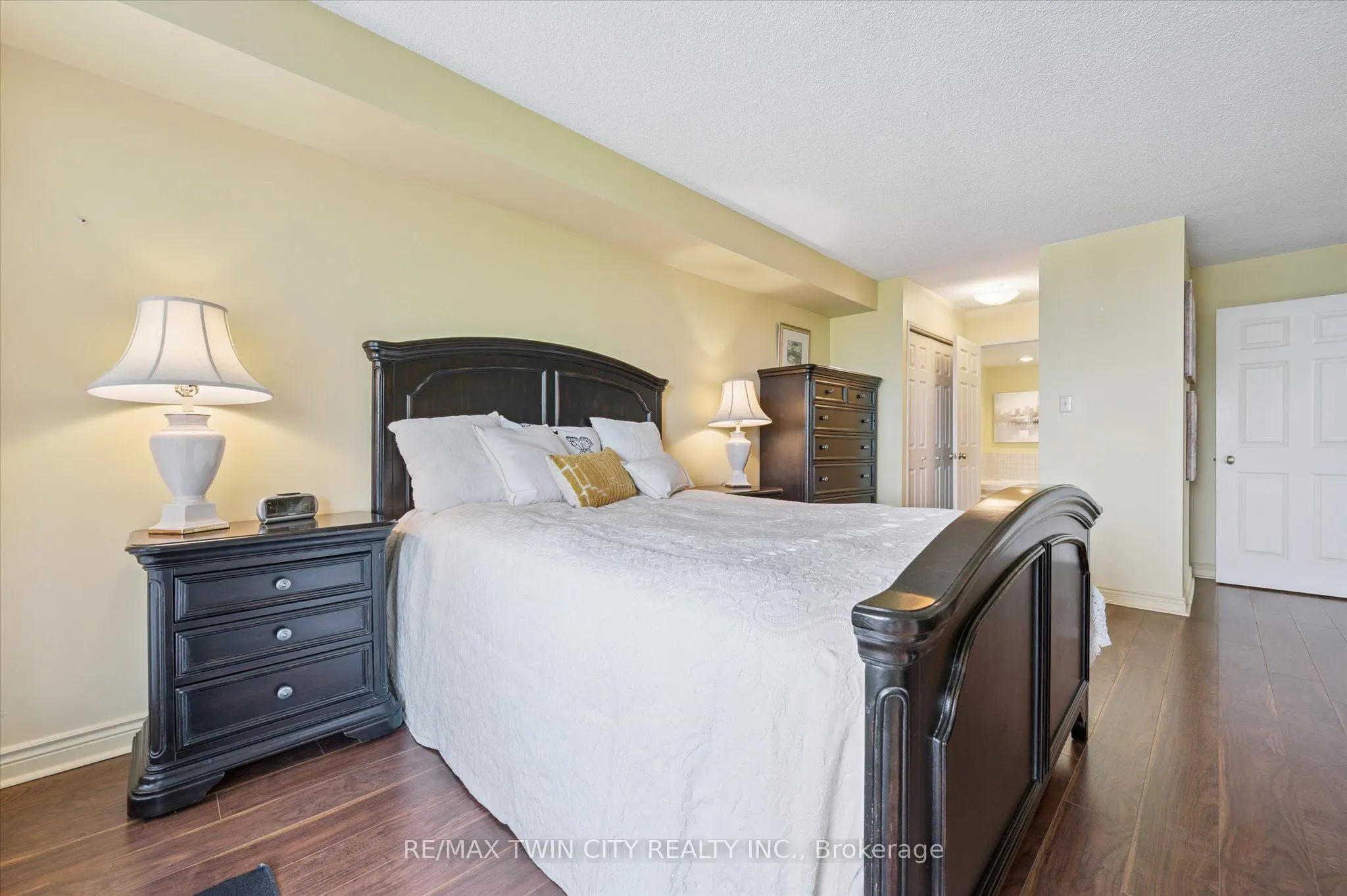 6 WILLOW Street, #702