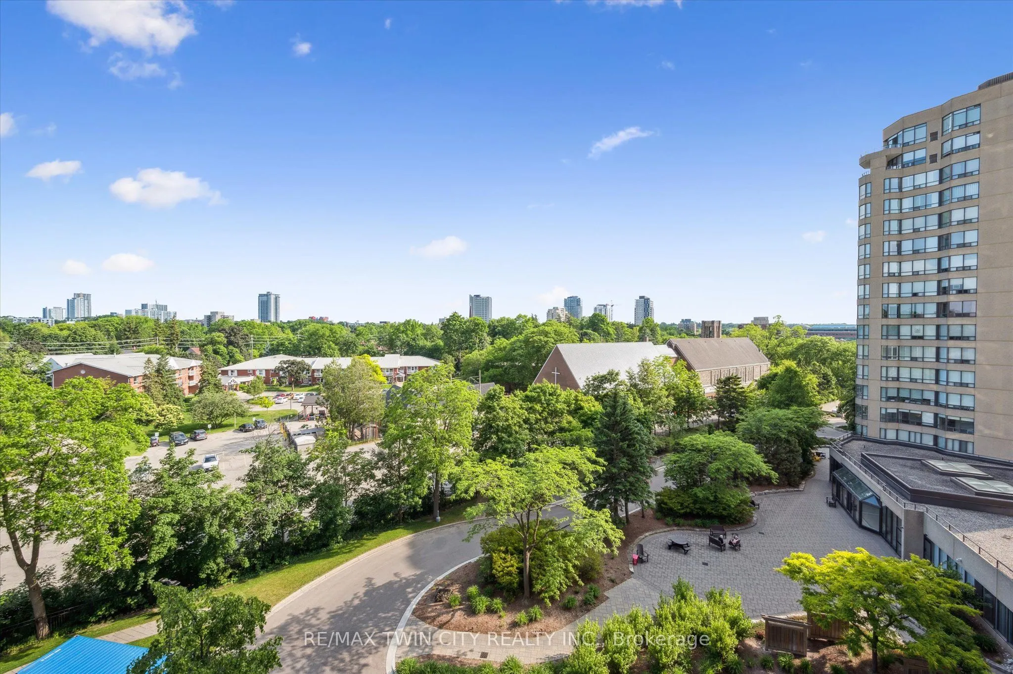 6 WILLOW Street, #702