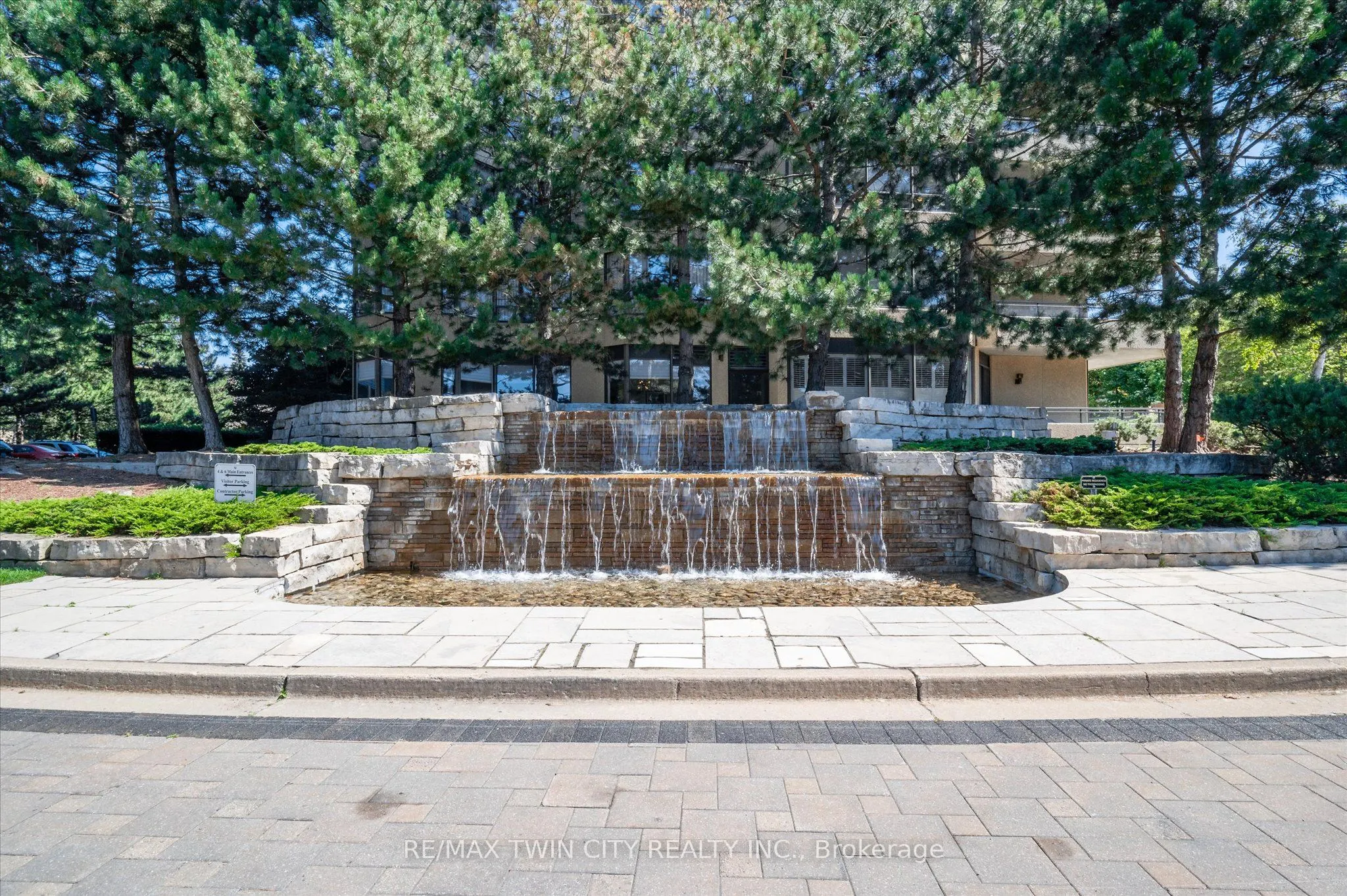 6 WILLOW Street, #702