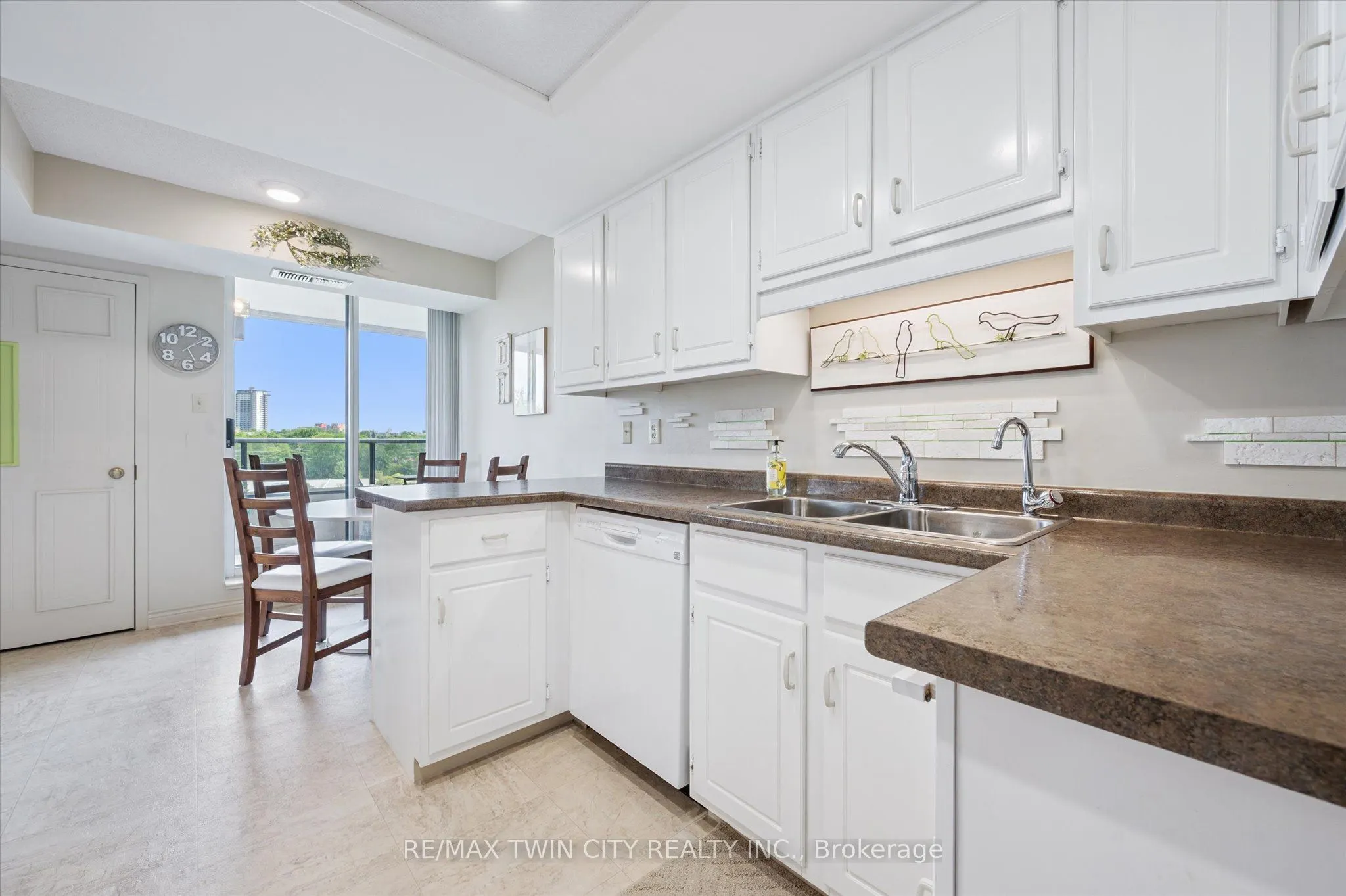6 WILLOW Street, #702