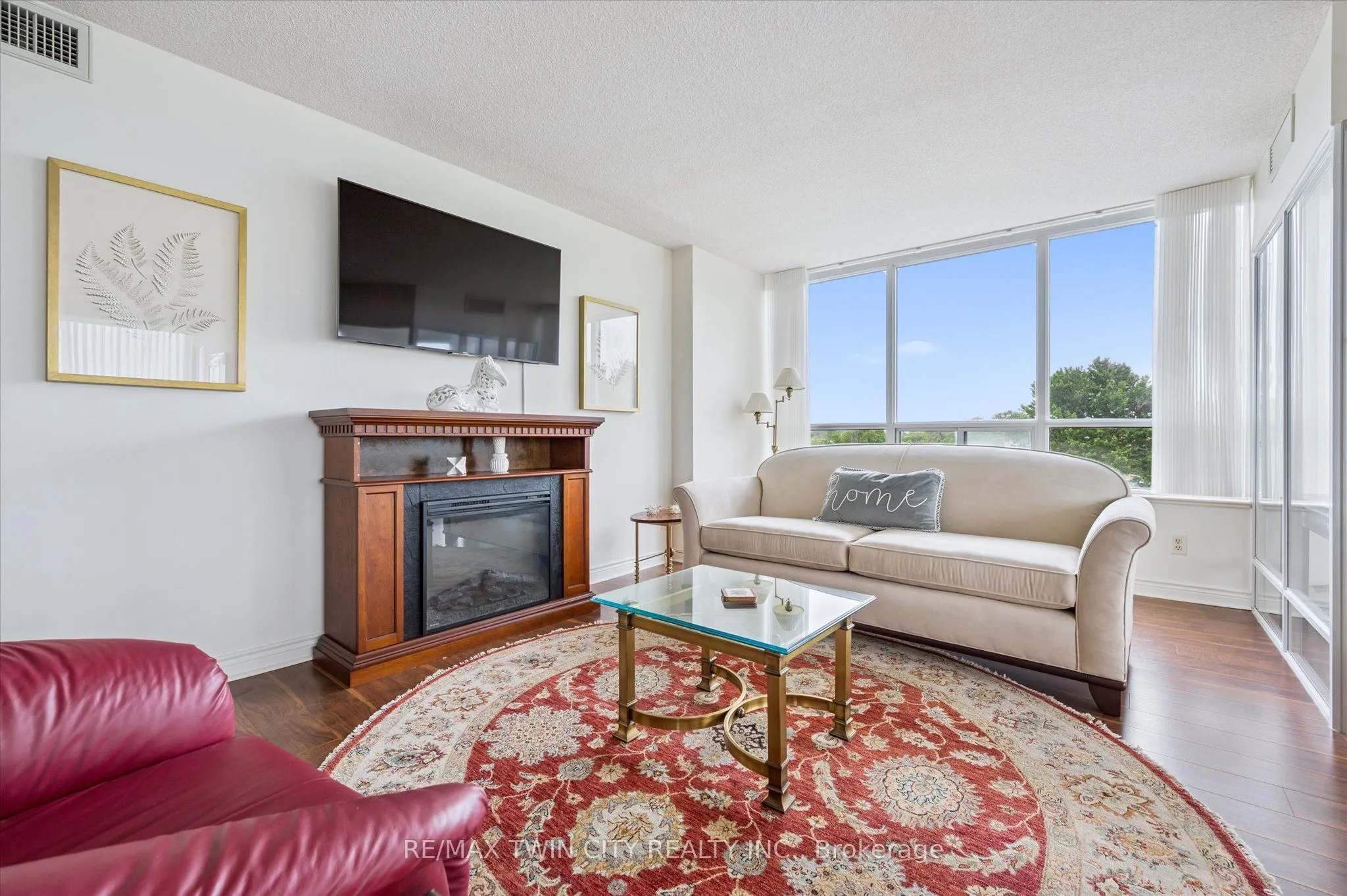 6 WILLOW Street, #702