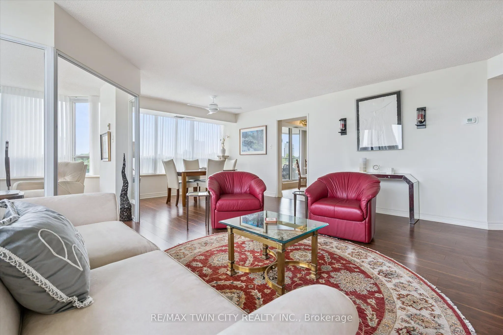 6 WILLOW Street, #702