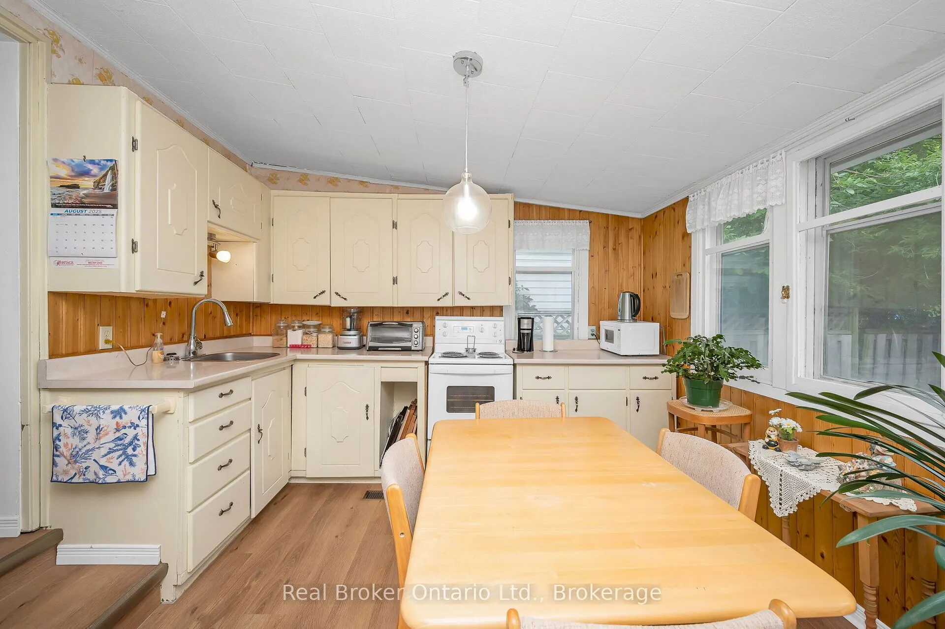 28-1/2 Pelham Road