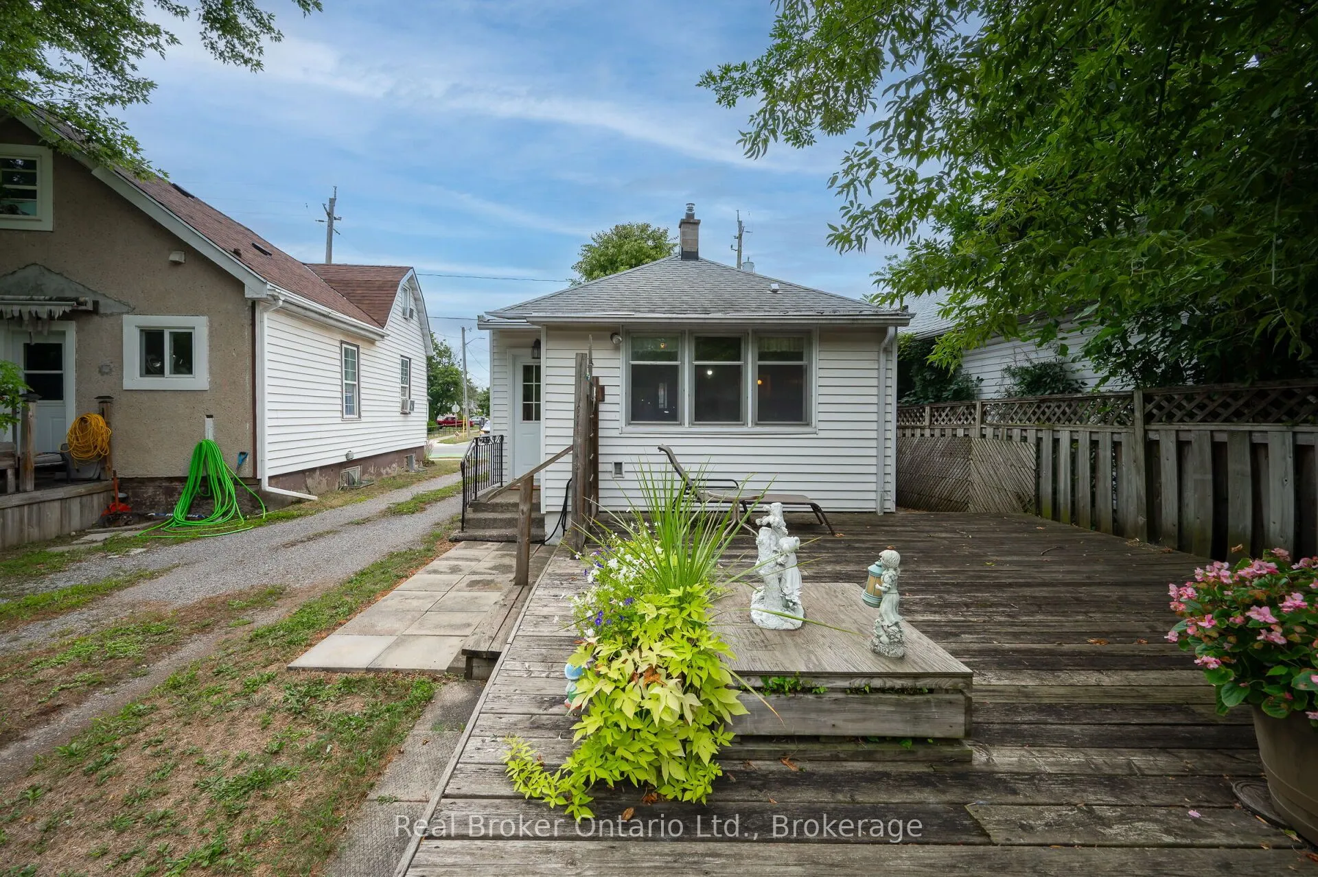 28-1/2 Pelham Road