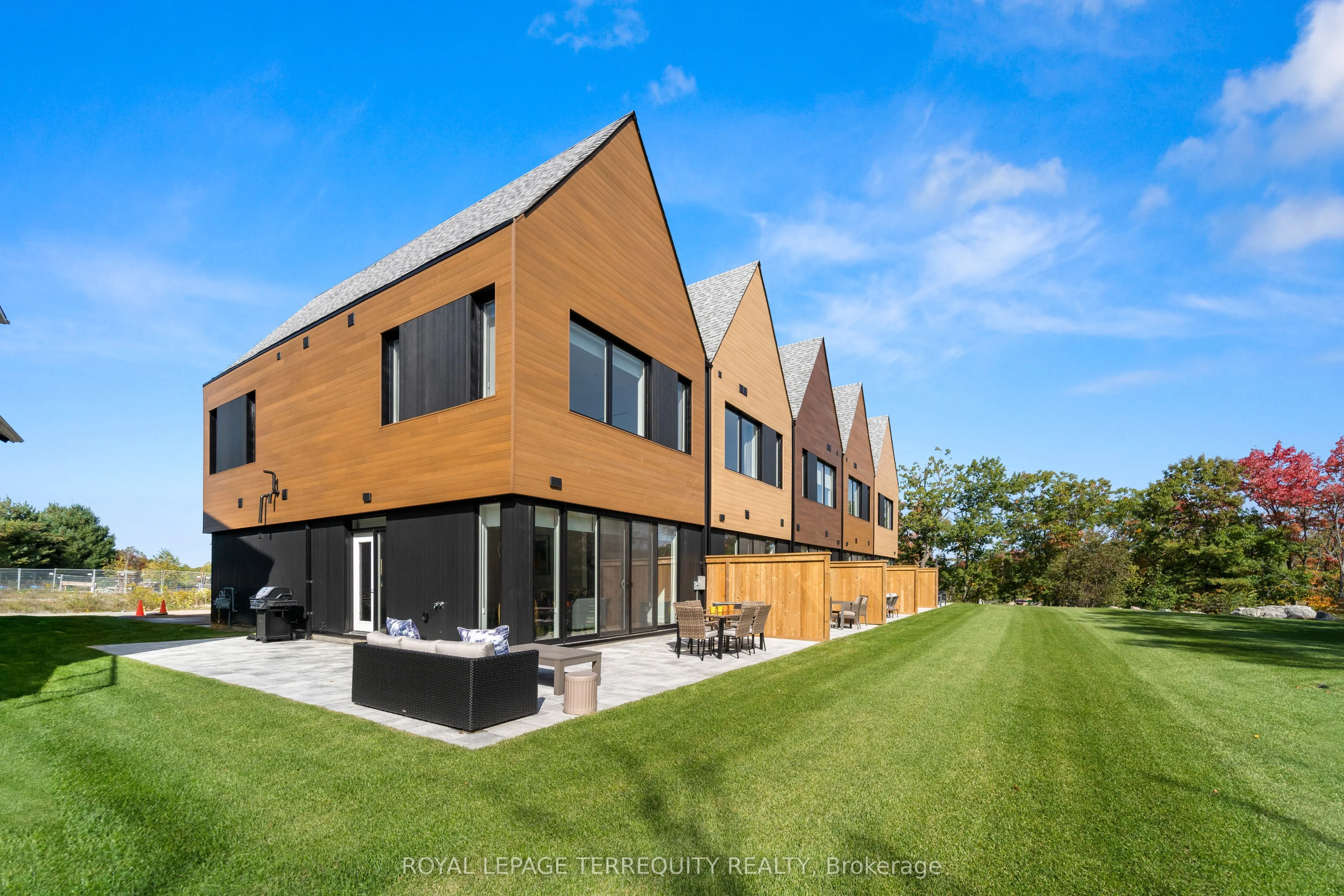 43 Rockmount Crescent