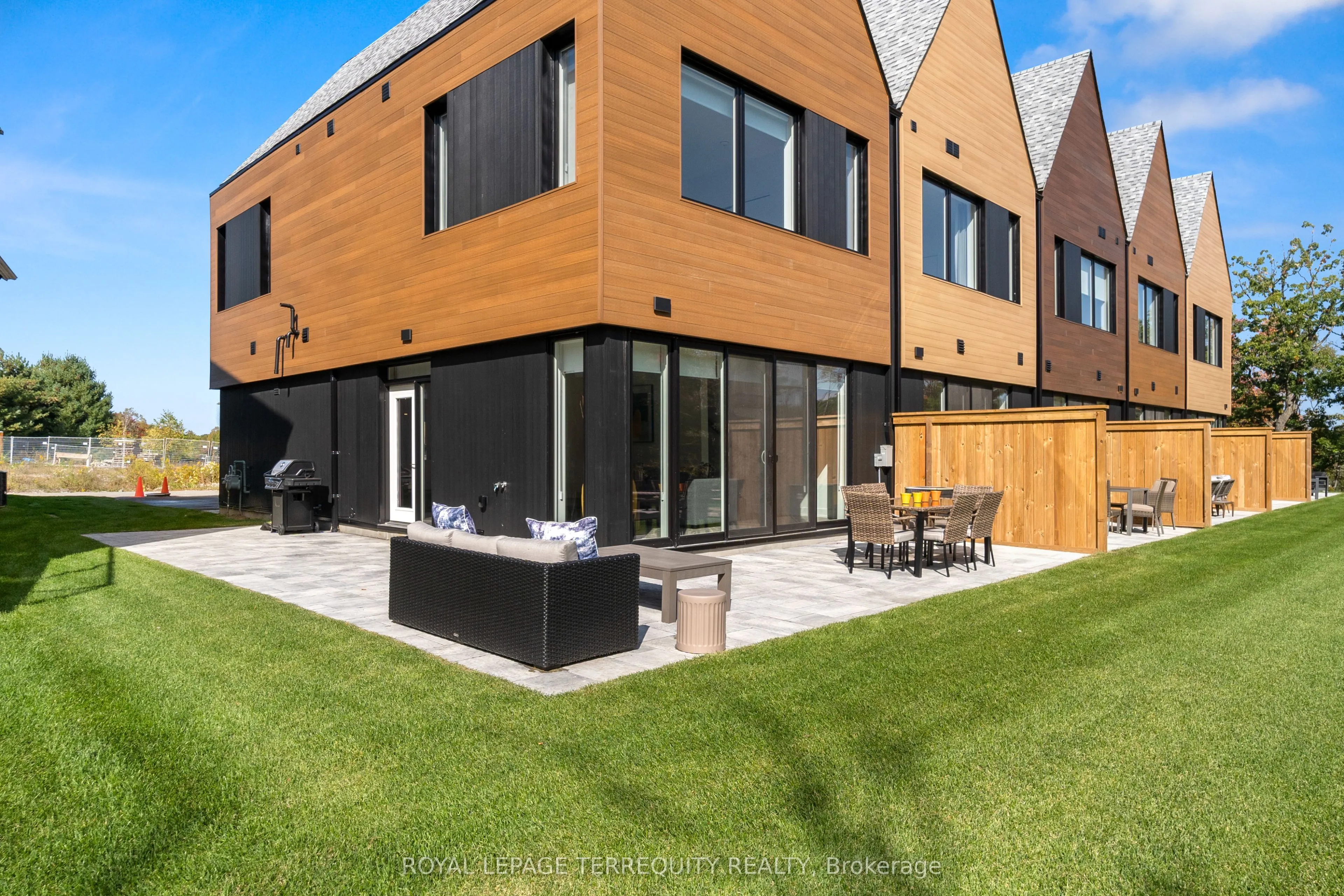 43 Rockmount Crescent